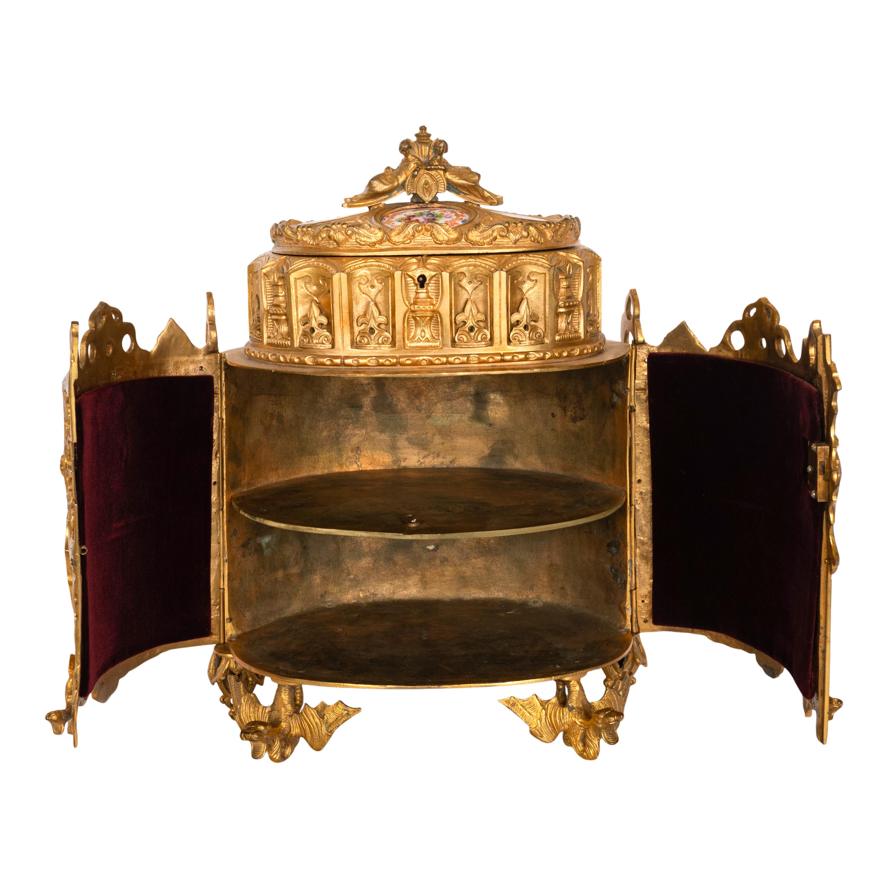 Antique boîte à bijoux néo-gothique française de style médiéval doré en bronze doré  en vente 5
