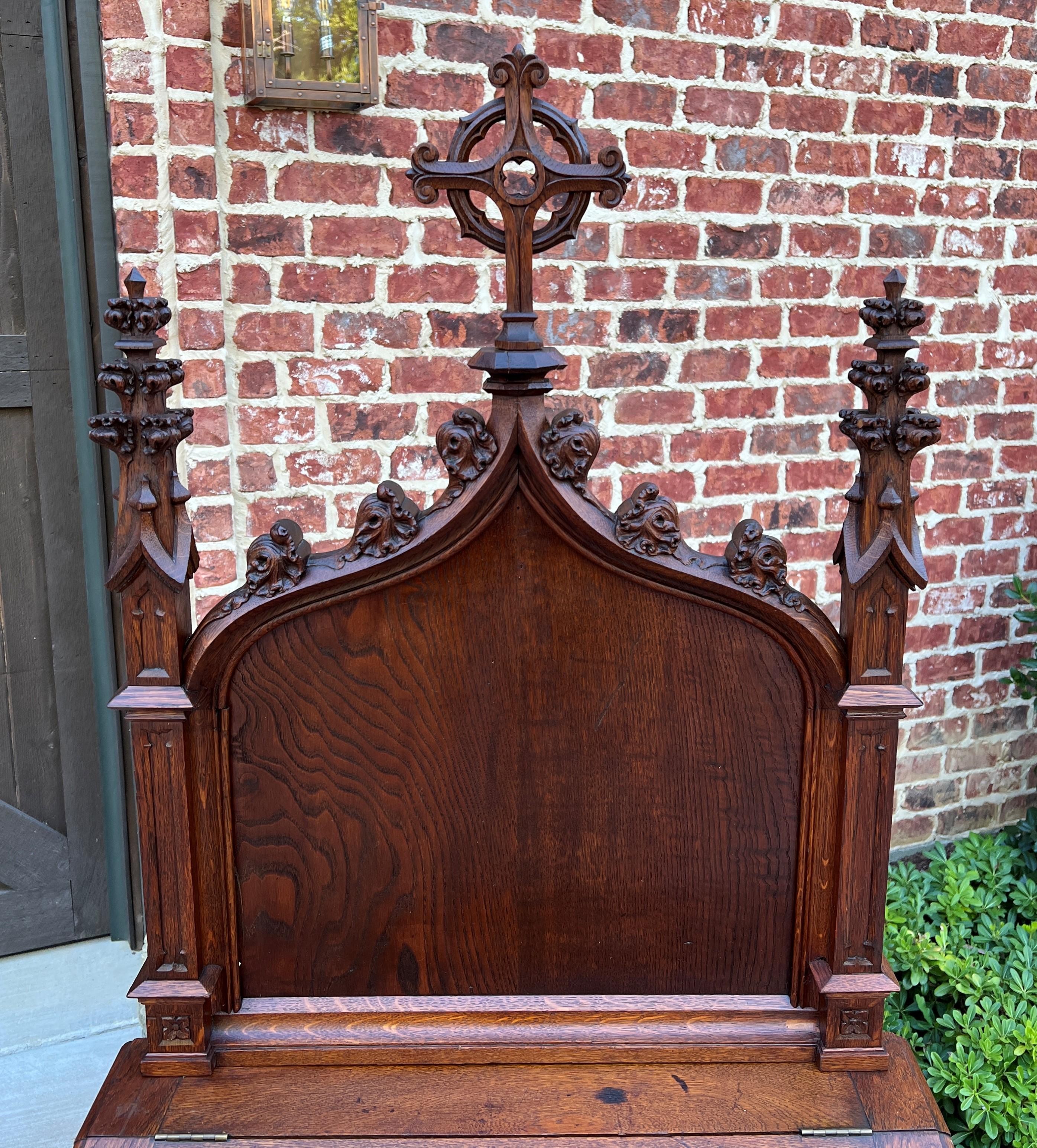 Antique French Gothic Revival Prayer Bench Prie Dieu Prayer Kneeler Bible Box In Good Condition In Tyler, TX