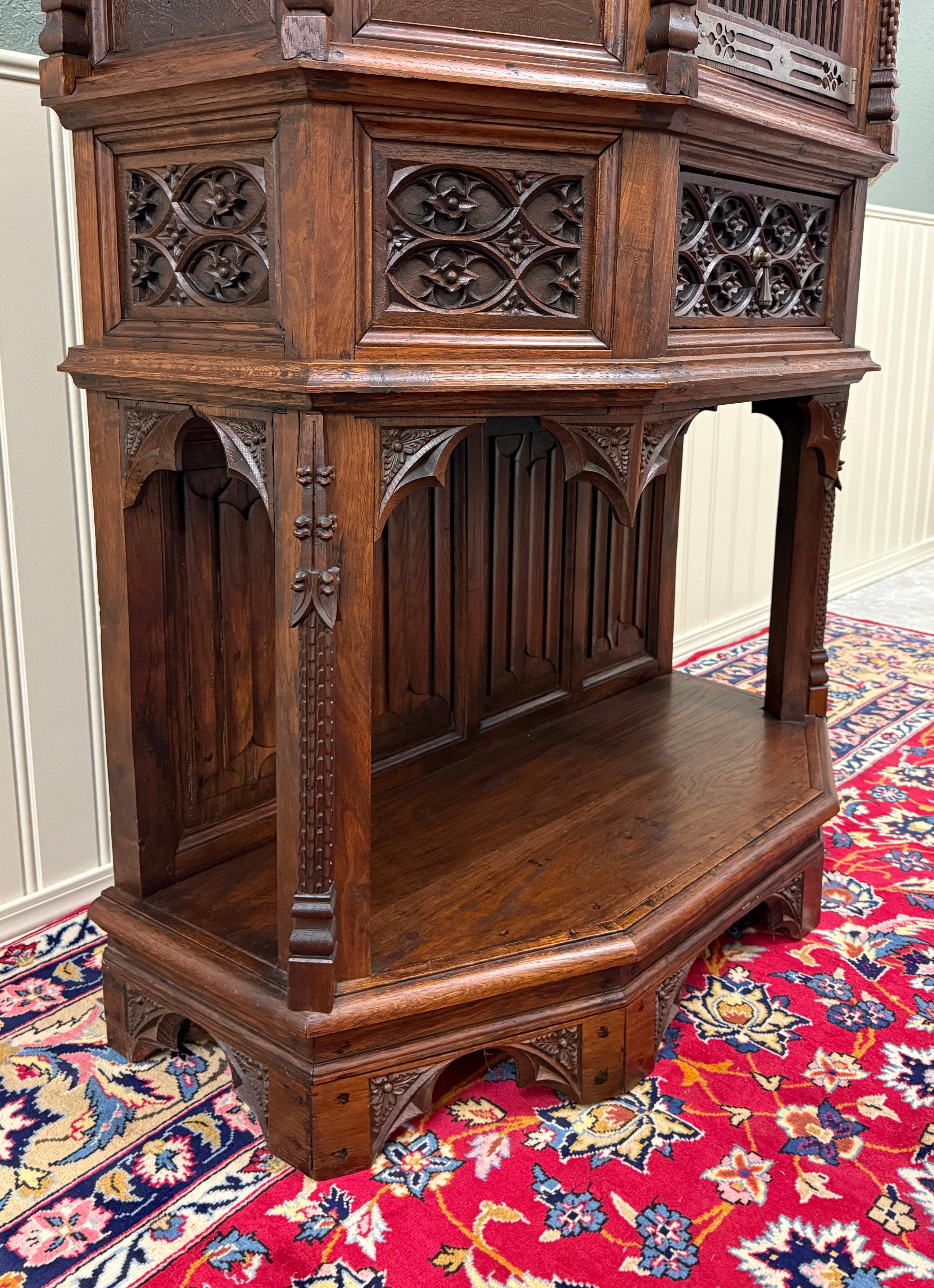 Antique French Gothic Sacristía Vestry Altar Wine Cabinet Bar Catholic Tallado Roble en venta 5