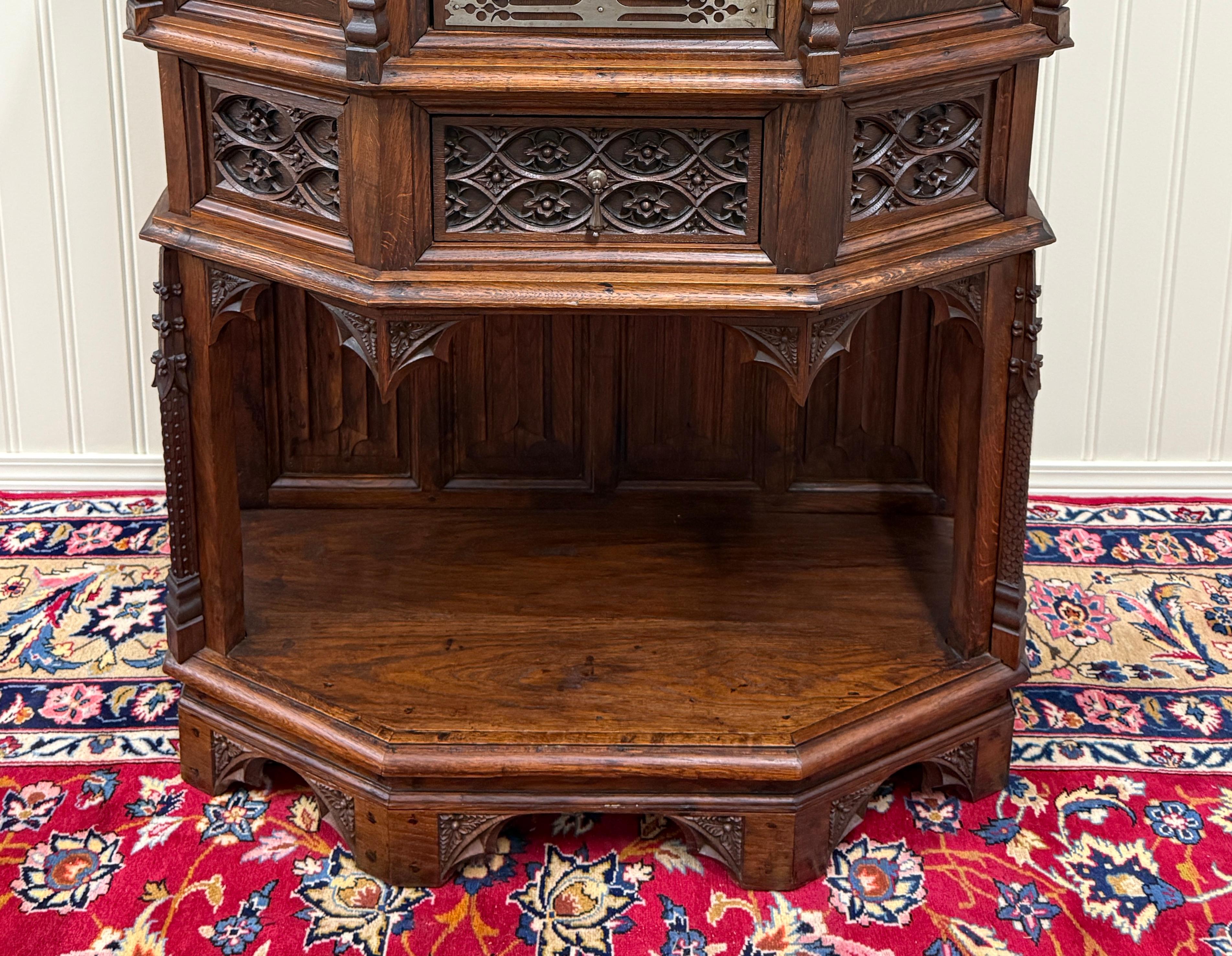 Antique French Gothic Sacristía Vestry Altar Wine Cabinet Bar Catholic Tallado Roble en venta 6