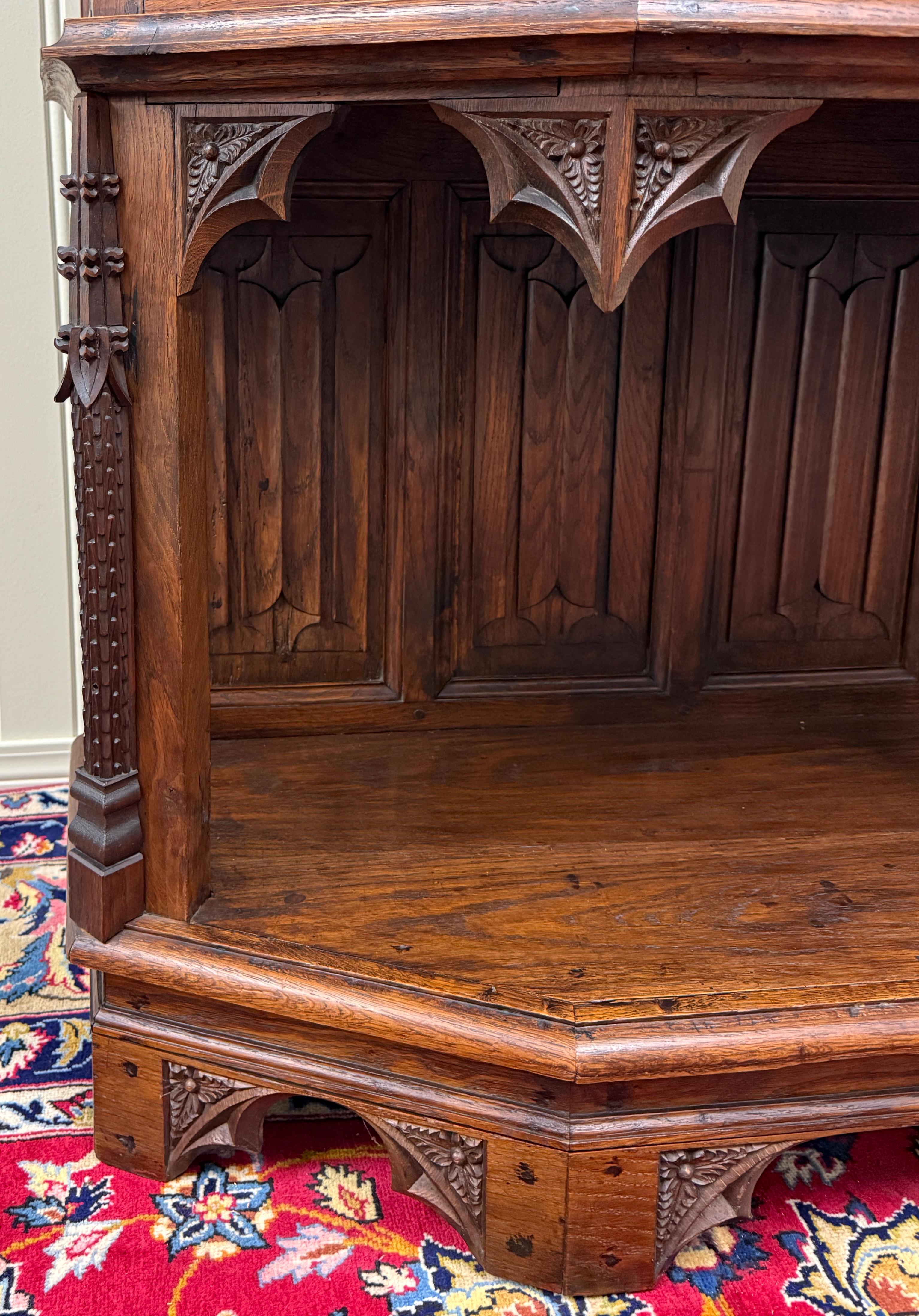 Antique French Gothic Sacristía Vestry Altar Wine Cabinet Bar Catholic Tallado Roble en venta 7