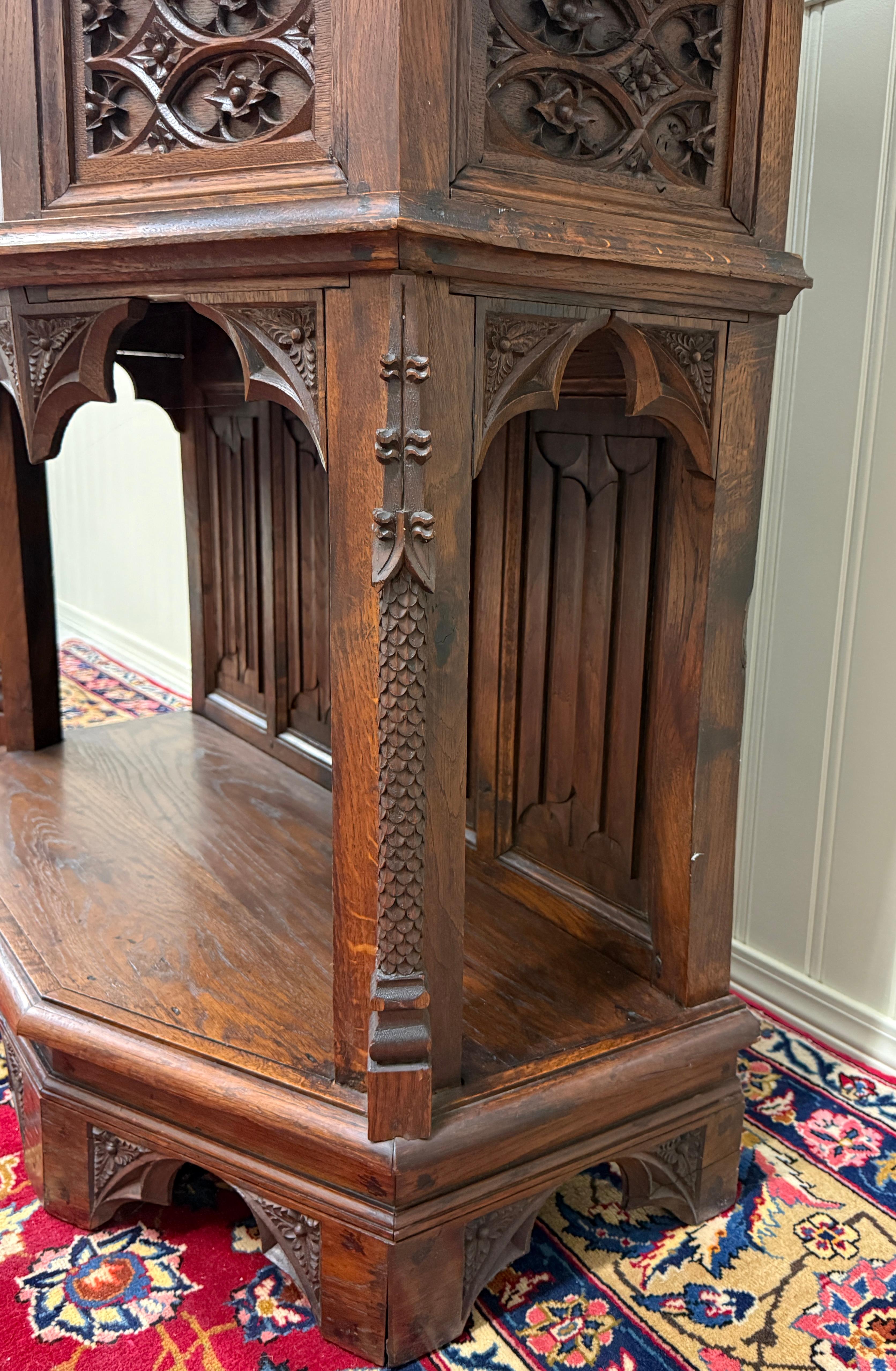 Antique French Gothic Sacristía Vestry Altar Wine Cabinet Bar Catholic Tallado Roble en venta 11