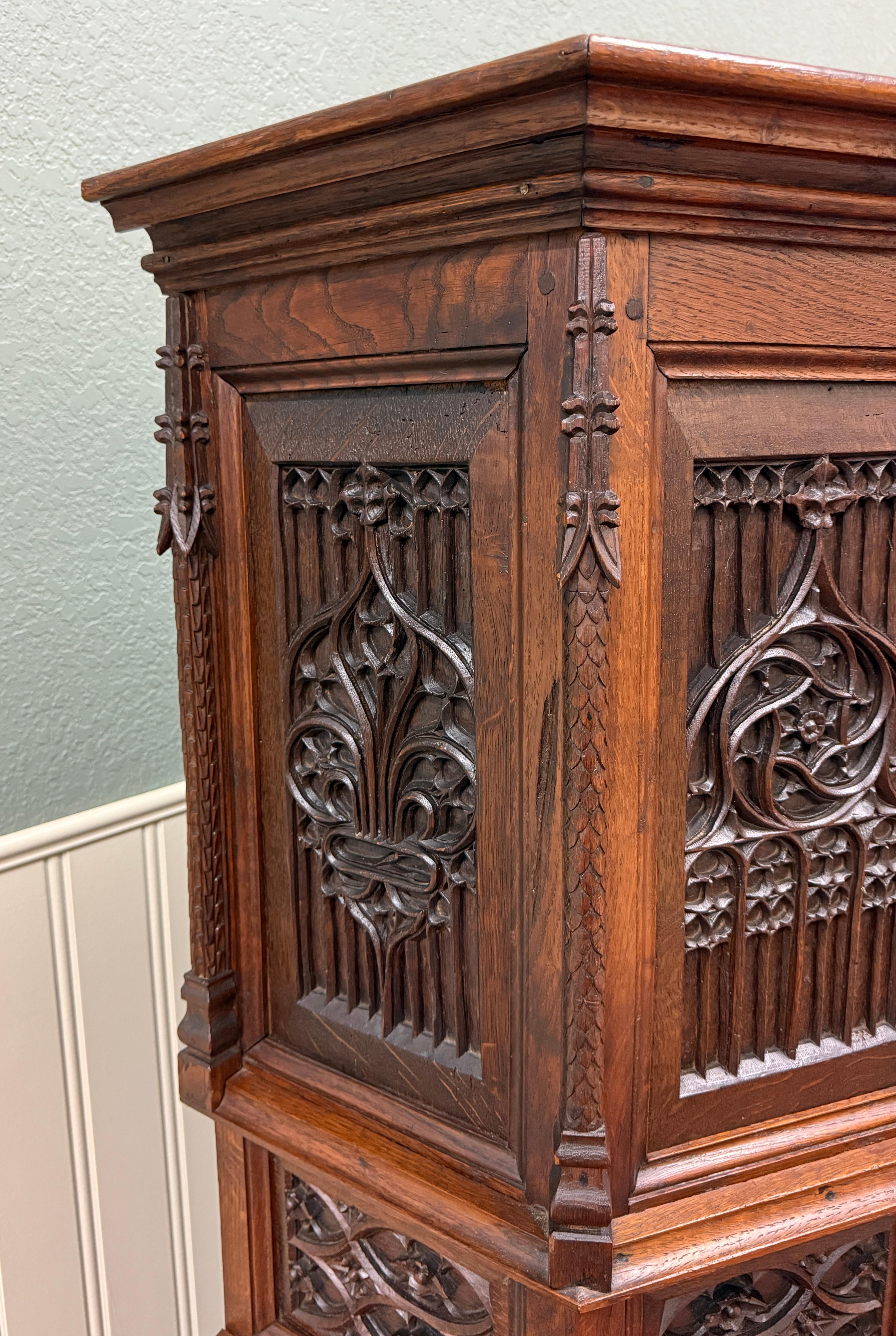 Antique French Gothic Sacristía Vestry Altar Wine Cabinet Bar Catholic Tallado Roble en venta 12