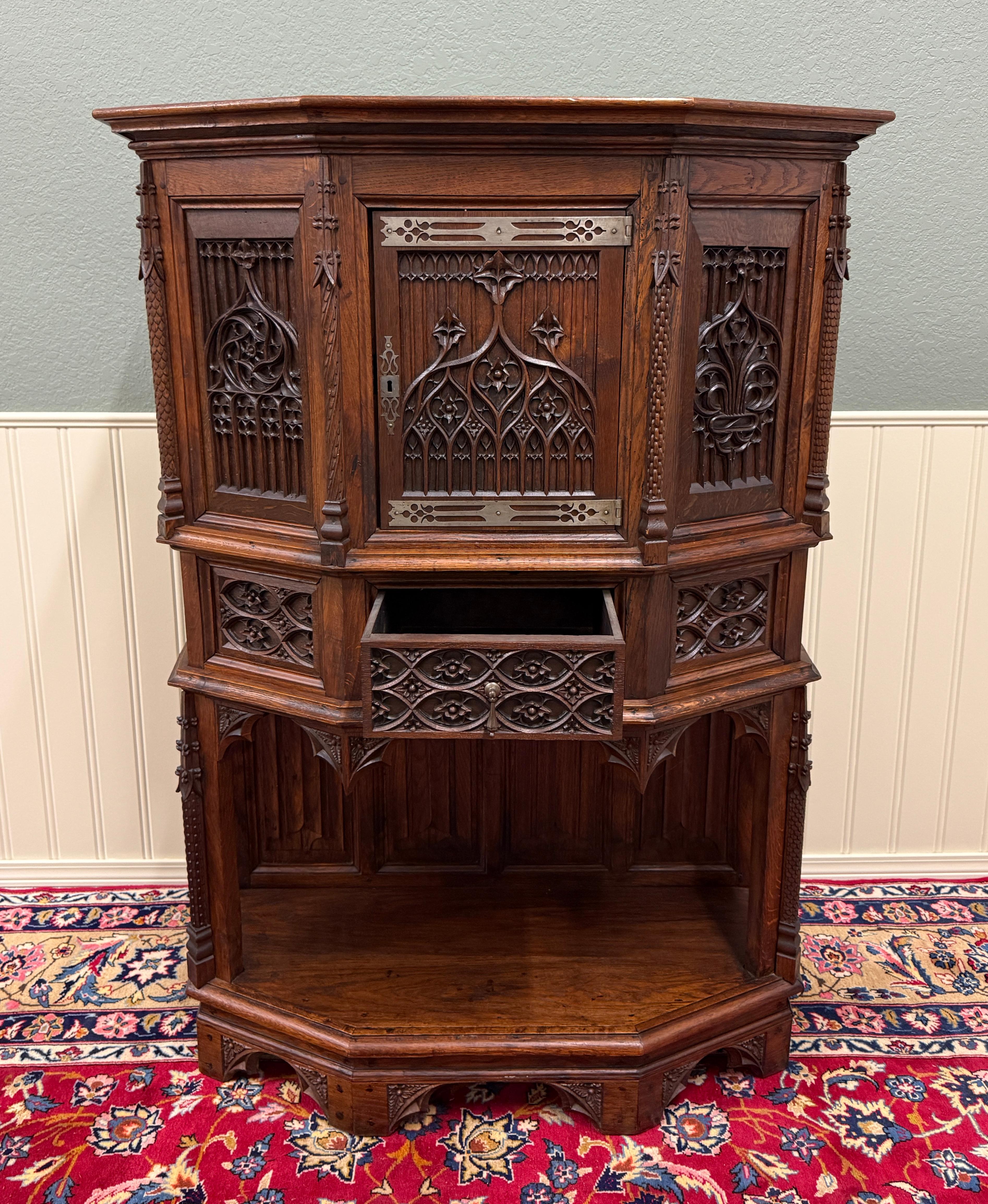 Antique French Gothic Sacristía Vestry Altar Wine Cabinet Bar Catholic Tallado Roble en venta 13