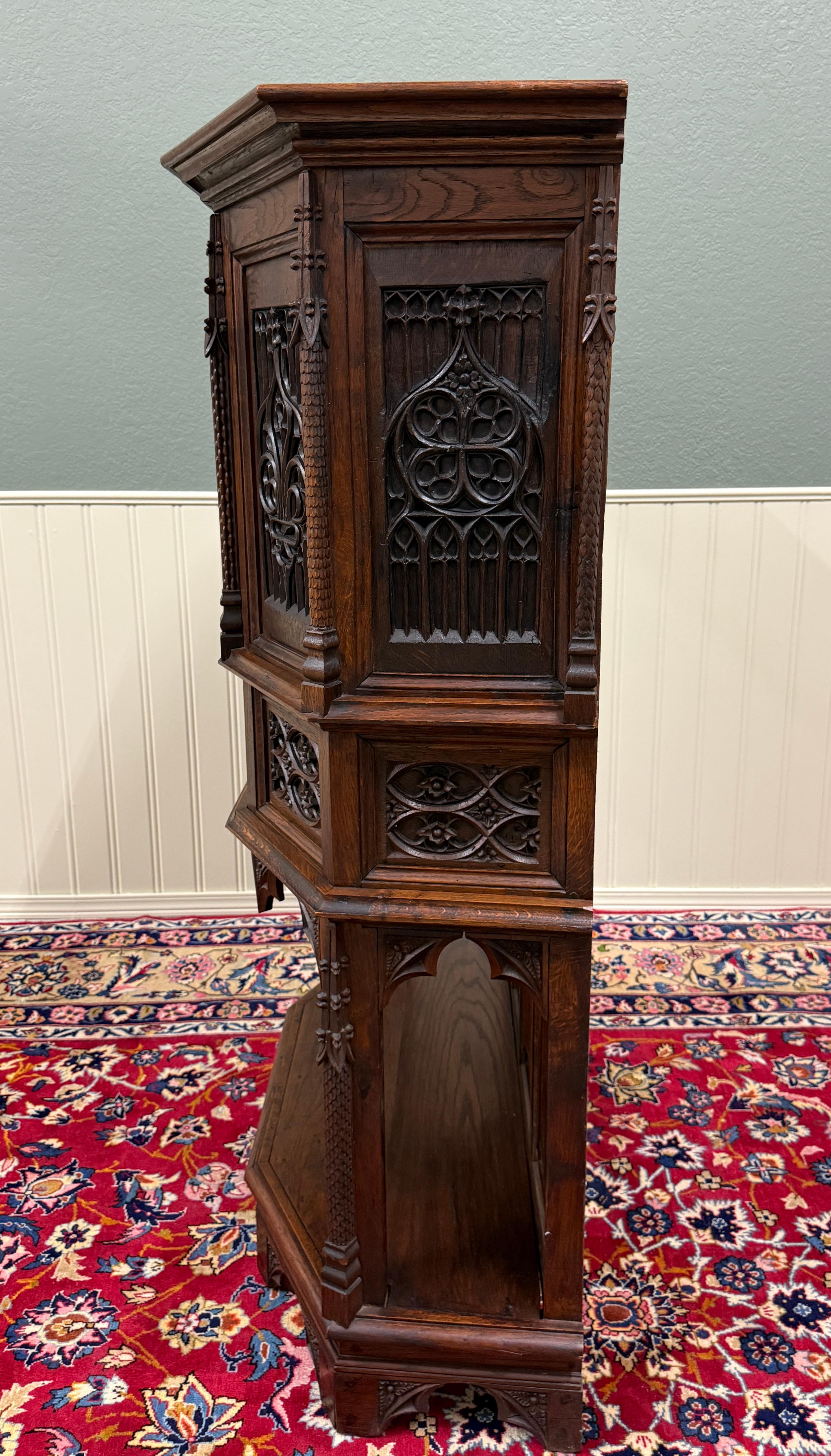 Antique French Gothic Sacristía Vestry Altar Wine Cabinet Bar Catholic Tallado Roble en venta 14
