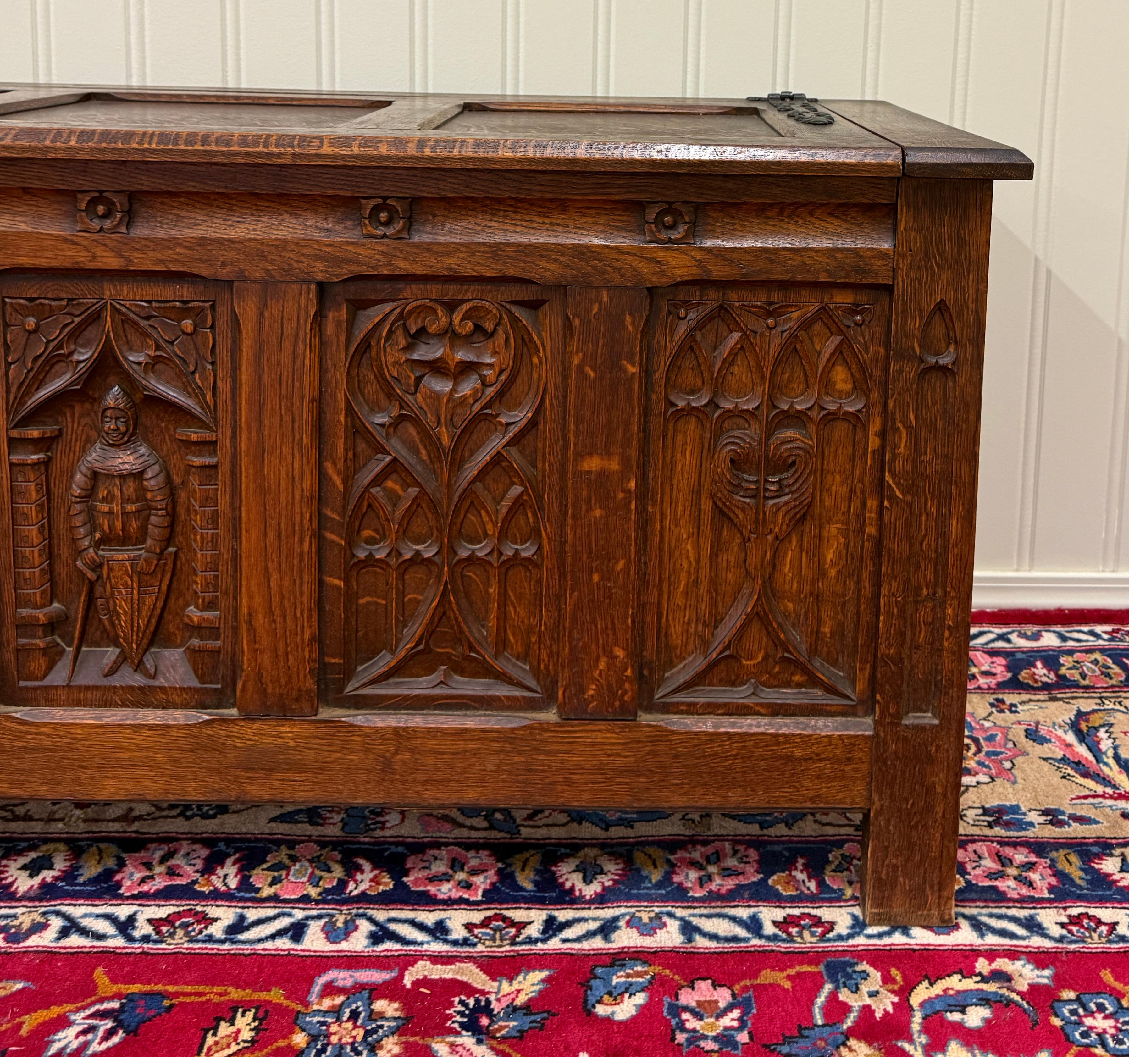 Antique French Gothic Trunk Chest Blanket Box Storage Coffer Knights Oak 19thC en vente 3