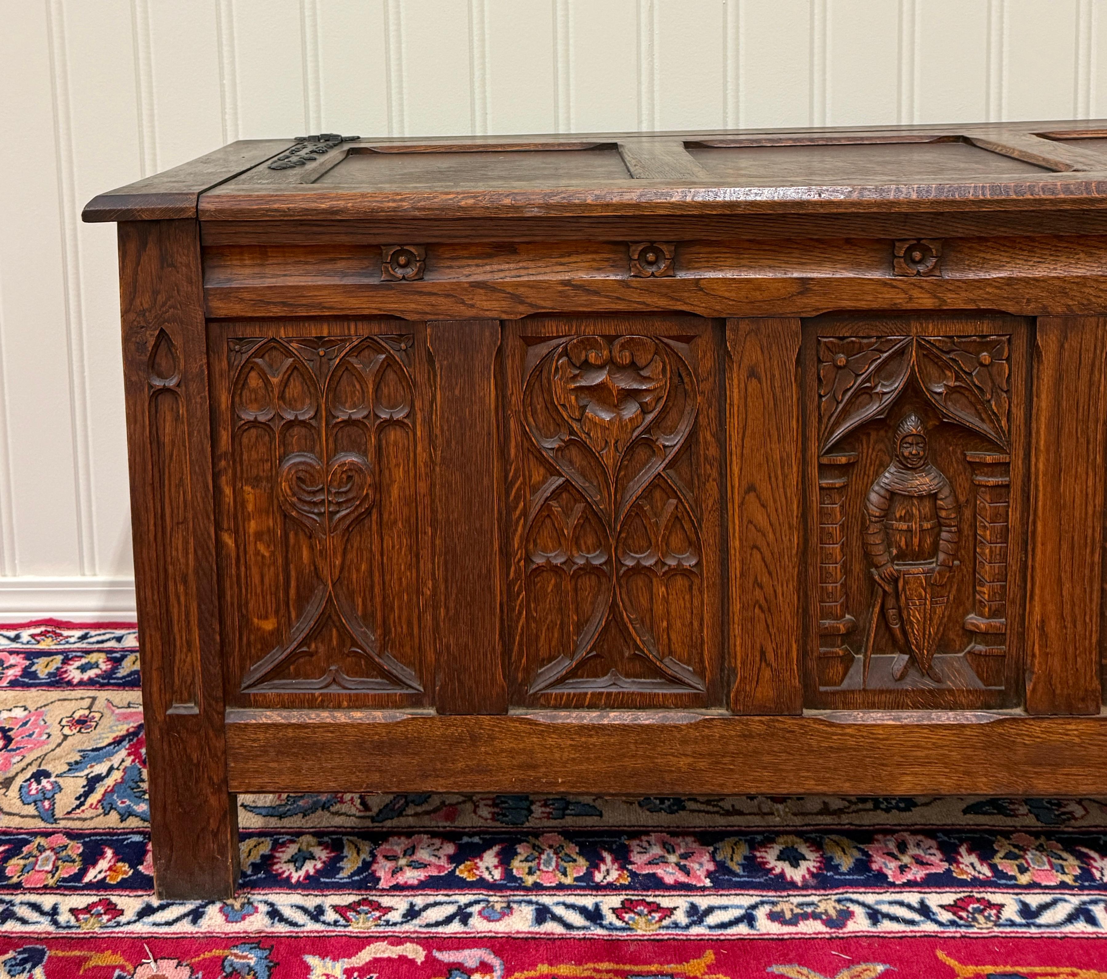 Antique French Gothic Trunk Chest Blanket Box Storage Coffer Knights Oak 19thC en vente 4