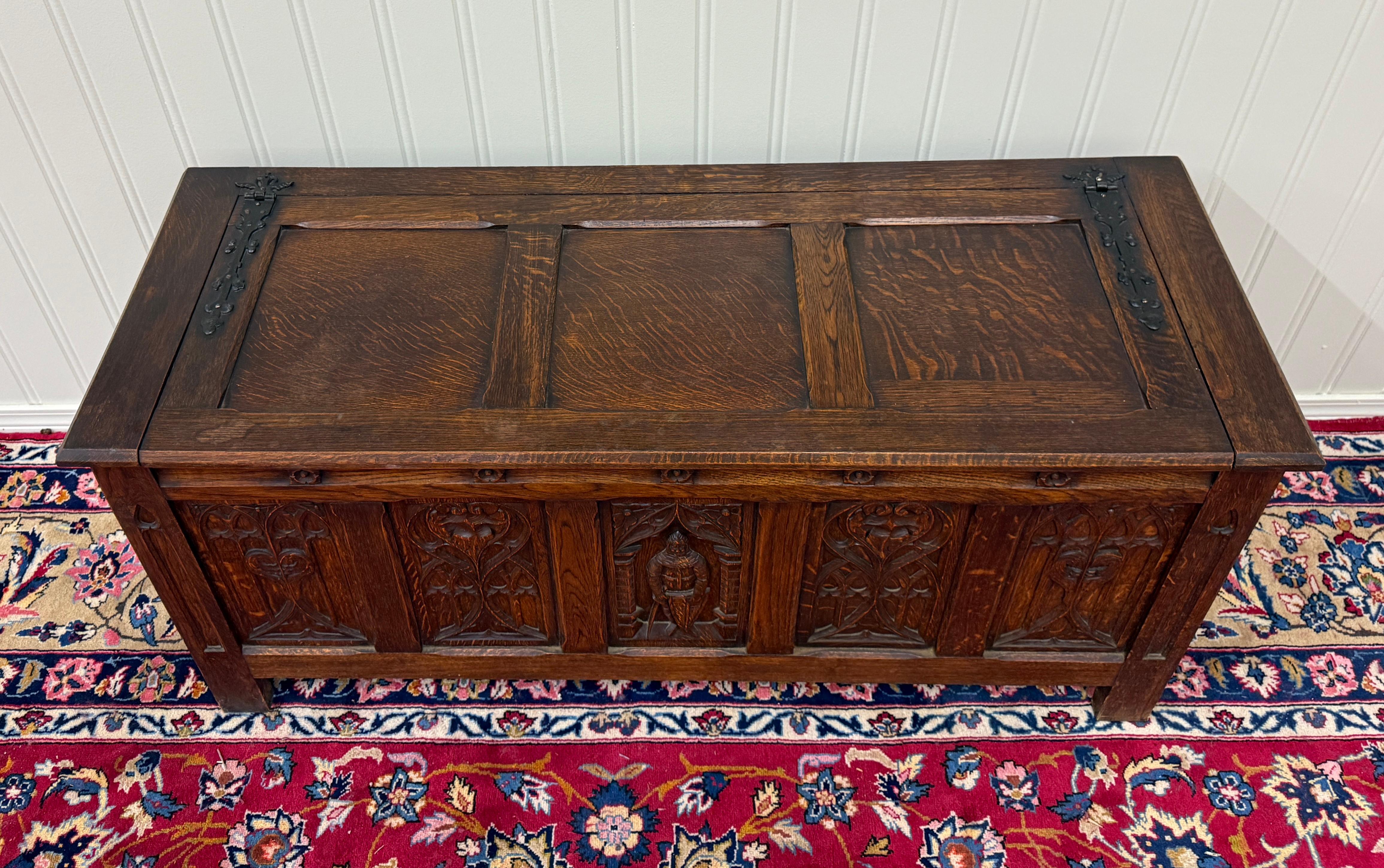 Antique French Gothic Trunk Chest Blanket Box Storage Coffer Knights Oak 19thC en vente 7