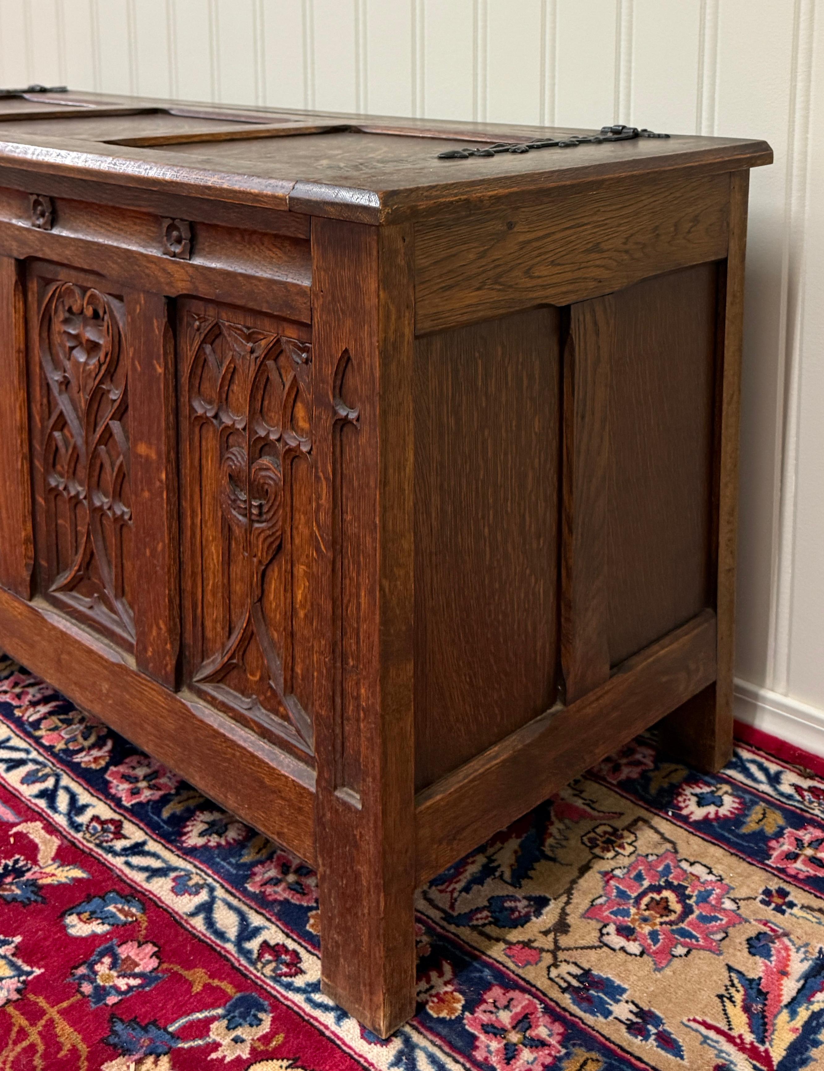 Français Antique French Gothic Trunk Chest Blanket Box Storage Coffer Knights Oak 19thC en vente