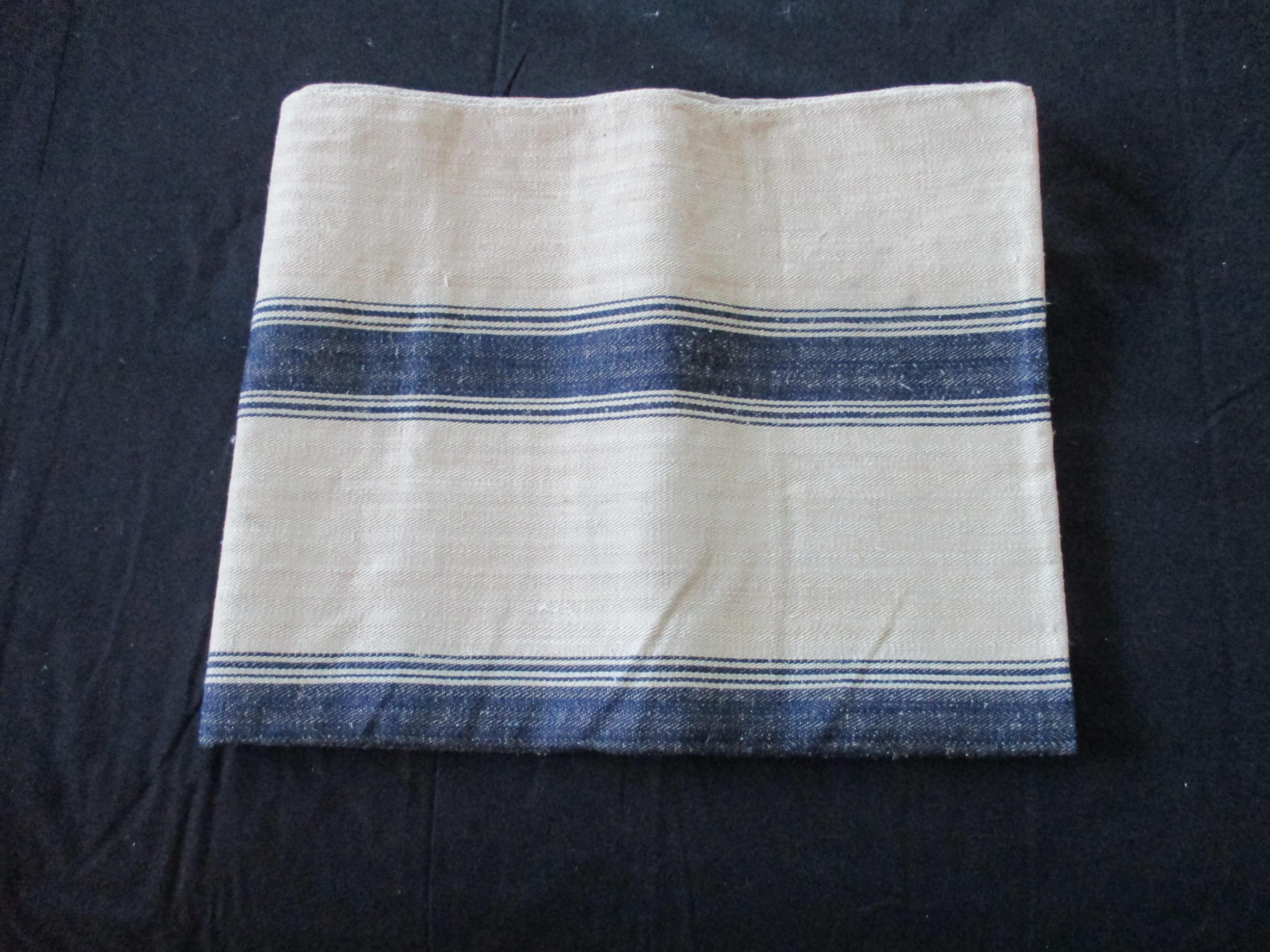 Antique French Grain Sack with Indigo and Natural Stripes.
Ideal for pillows or upholstery.
Size: 34.5 L x 28