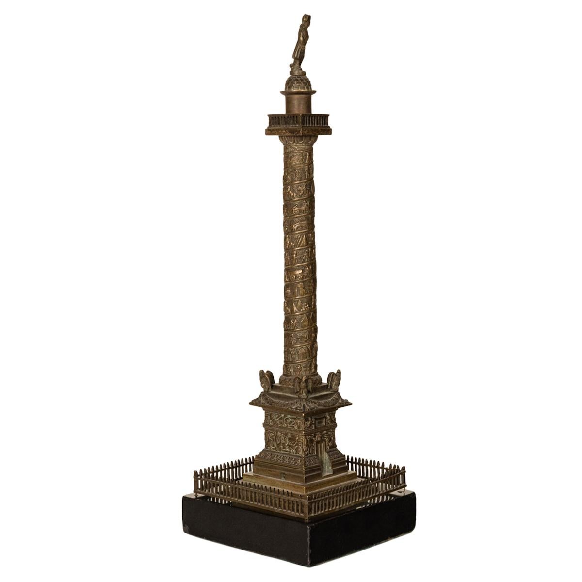 Antique French Grand Tour Bronze Desk Statua Scultura Napoleone Colonna Vendome In condizioni buone in vendita a Portland, OR
