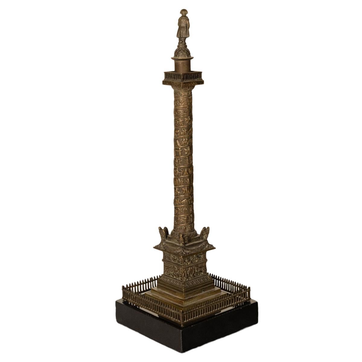 Metà XIX secolo Antique French Grand Tour Bronze Desk Statua Scultura Napoleone Colonna Vendome in vendita