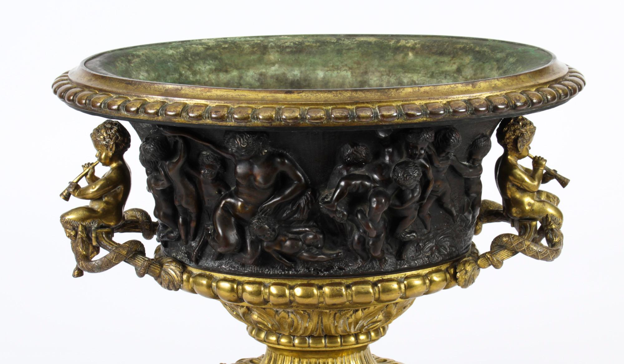This is a beautiful large antique French Grand Tour dark patinated bronze and ormolu jardiniere, Circa 1830 in date.

This stunning bronze is superbly cast and has an elegant brown patina. The jardiniere features a beaded rim, bifurcated vinestock