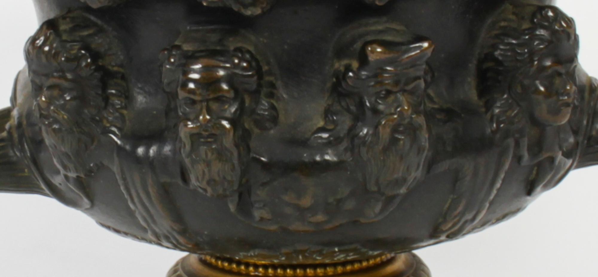 Antike französische Grand Tour-Urne aus Bronze und Goldbronze, 19. Jahrhundert (Französisch) im Angebot