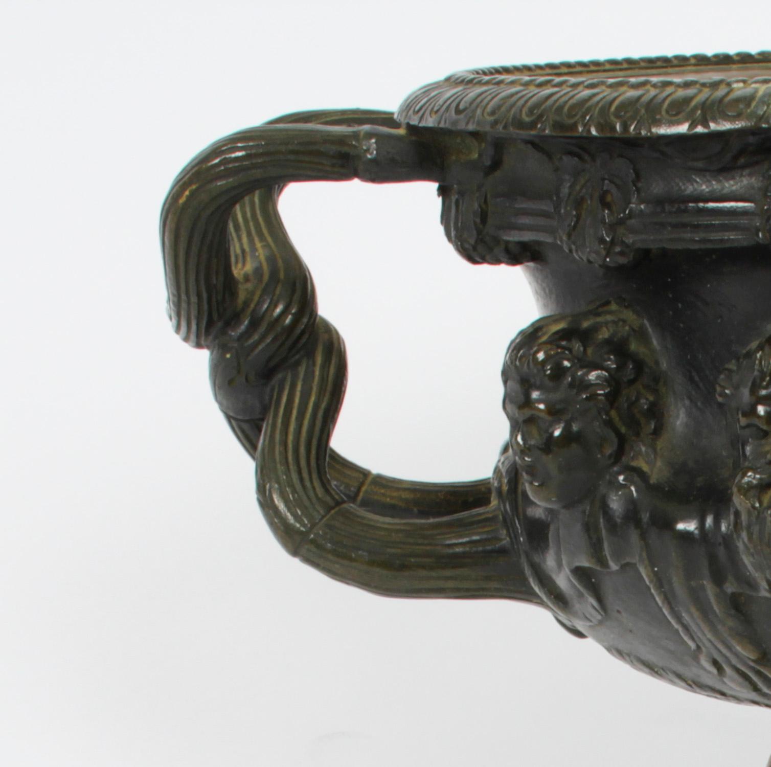 Antike französische Grand Tour-Urne aus Bronze und Goldbronze, 19. Jahrhundert im Angebot 4