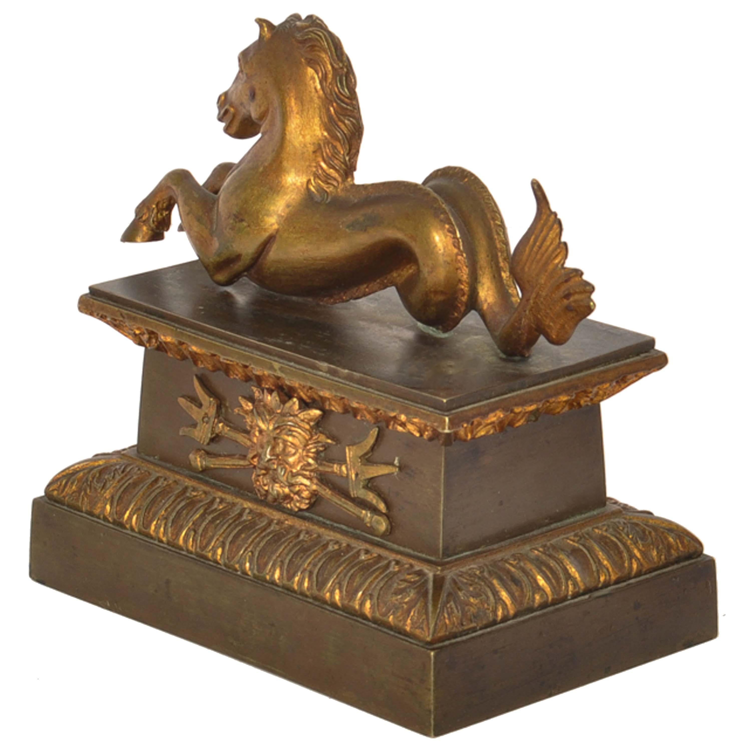 Antike französische Grand Tour Bronzestatue Hippocampus Seepferdchen-Schreibtischornament aus Bronze 1820 im Zustand „Gut“ im Angebot in Portland, OR