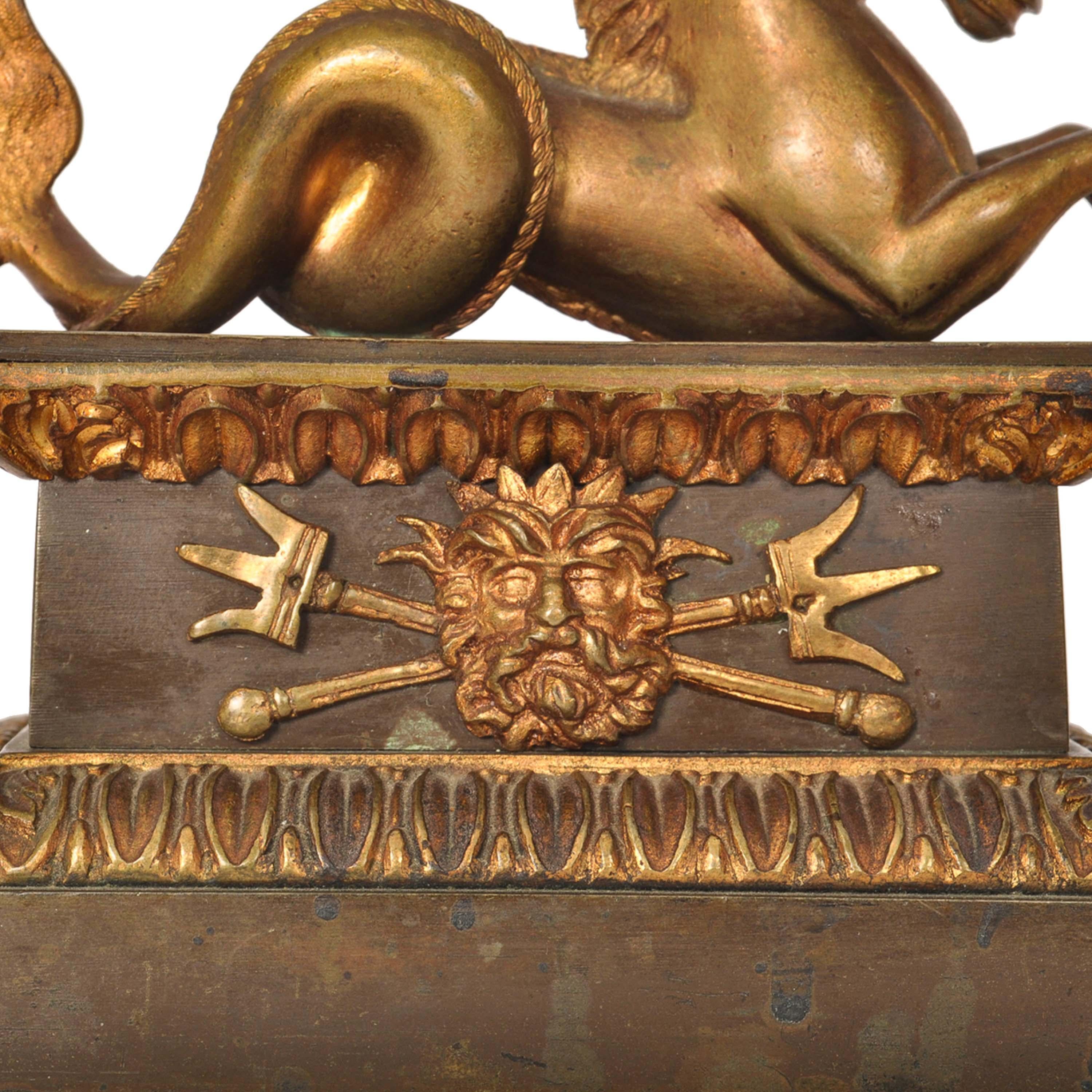 Antike französische Grand Tour Bronzestatue Hippocampus Seepferdchen-Schreibtischornament aus Bronze 1820 im Angebot 3