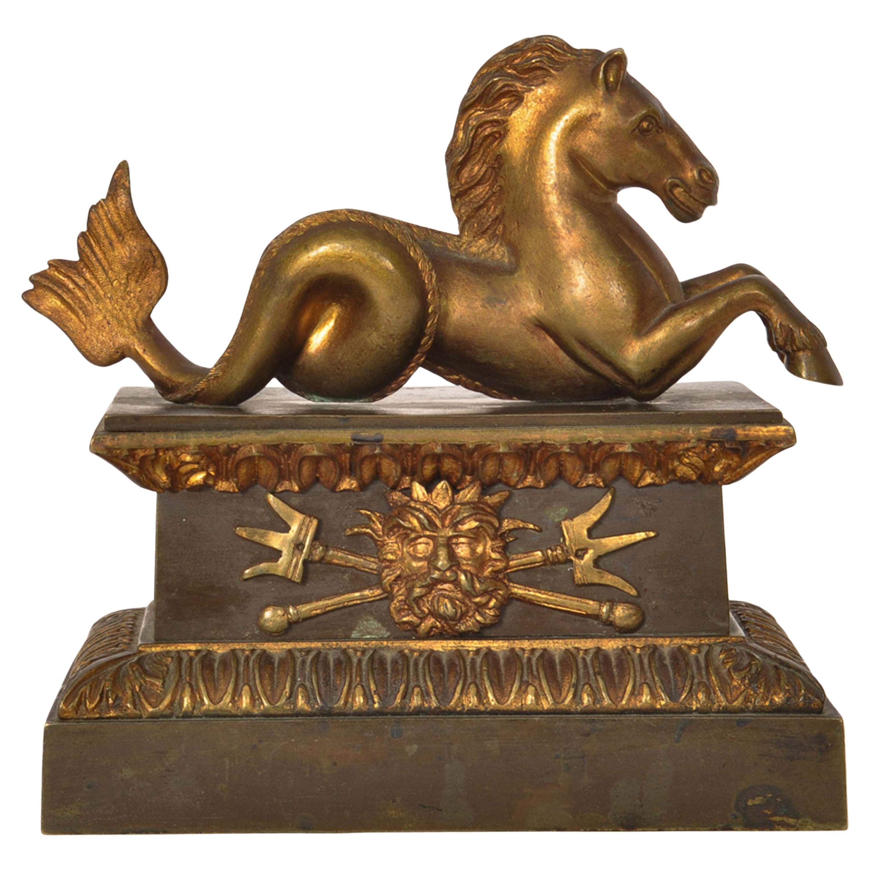 Antike französische Grand Tour Bronzestatue Hippocampus Seepferdchen-Schreibtischornament aus Bronze 1820 im Angebot