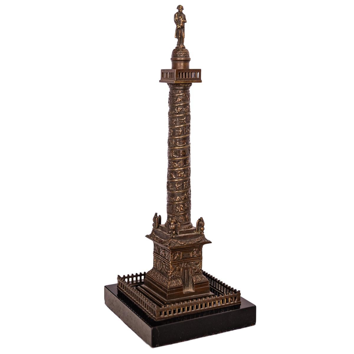 Eine sehr gute antike Französisch patiniert Bronze Grand Tour Modell der  die Säule de Vendome, Paris, um 1860.
Ein feines Bronzegussmodell des berühmten Pariser Denkmals nach dem Vorbild der Trajanssäule in Rom, das Napoleon I. 1810 zum Gedenken an