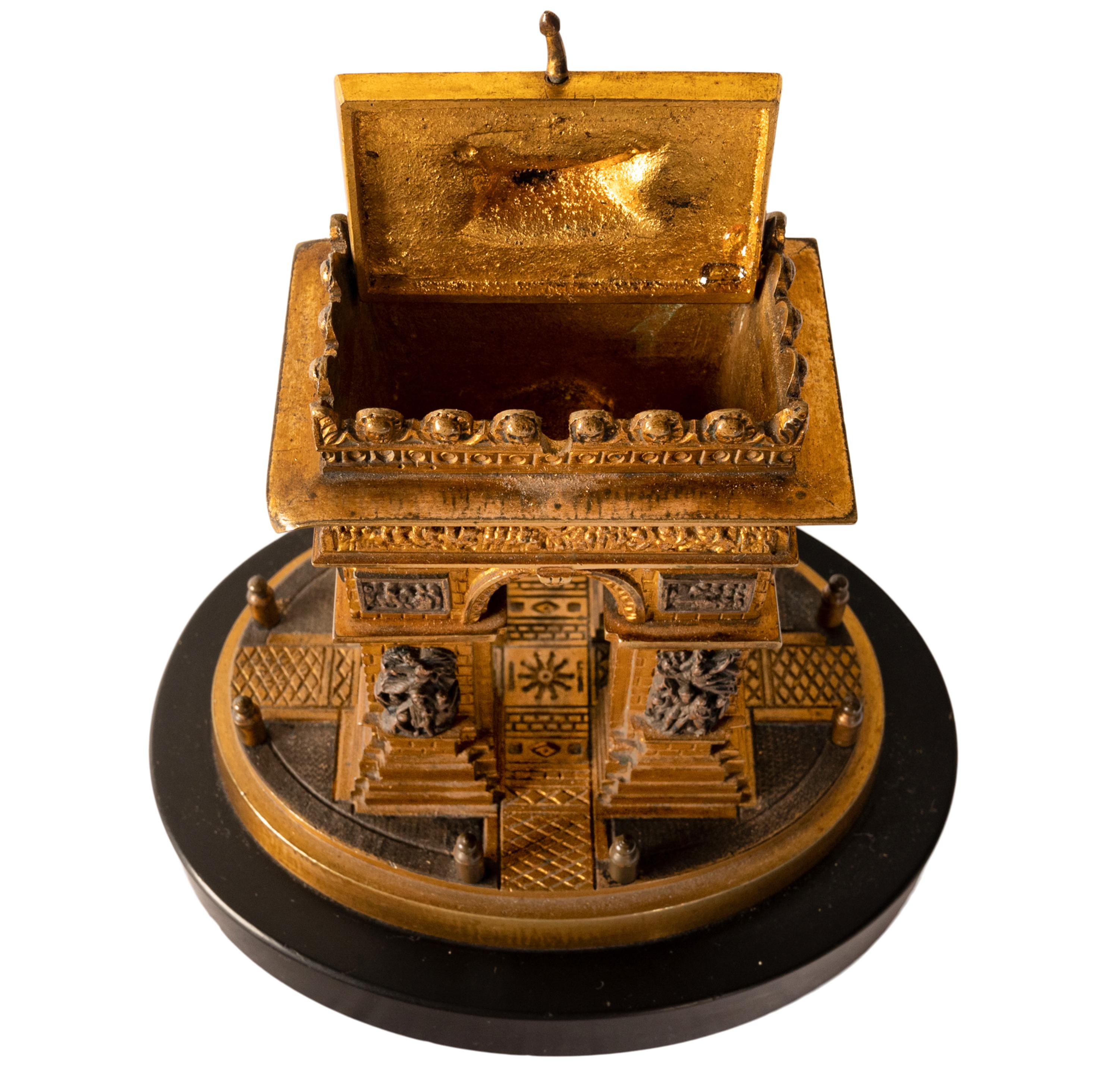 Antikes französisches architektonisches Modell der Grand Tour aus vergoldeter Bronze, Arc de Triomphe 1825 im Zustand „Gut“ im Angebot in Portland, OR