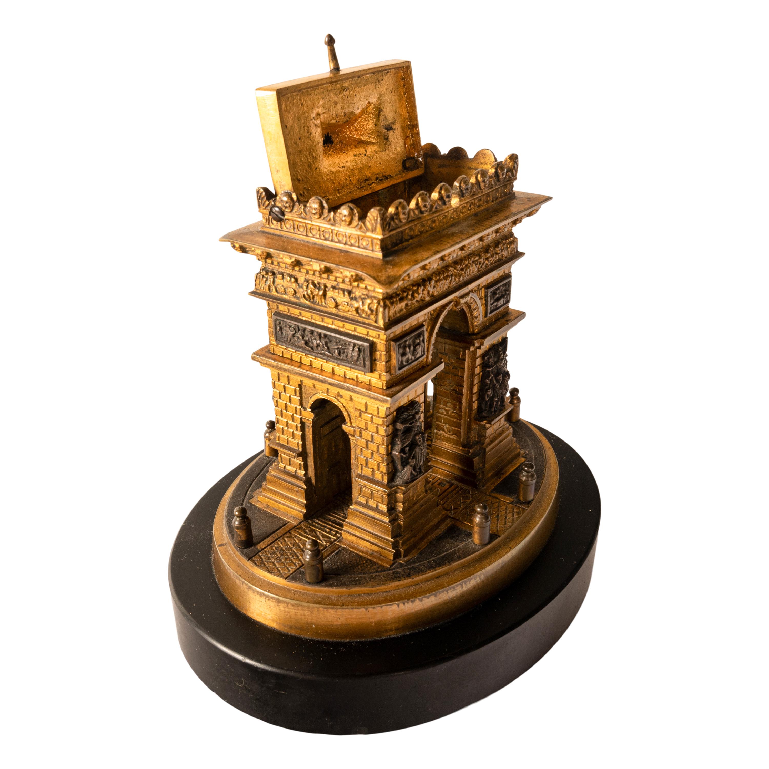 Antikes französisches architektonisches Modell der Grand Tour aus vergoldeter Bronze, Arc de Triomphe 1825 im Angebot 1