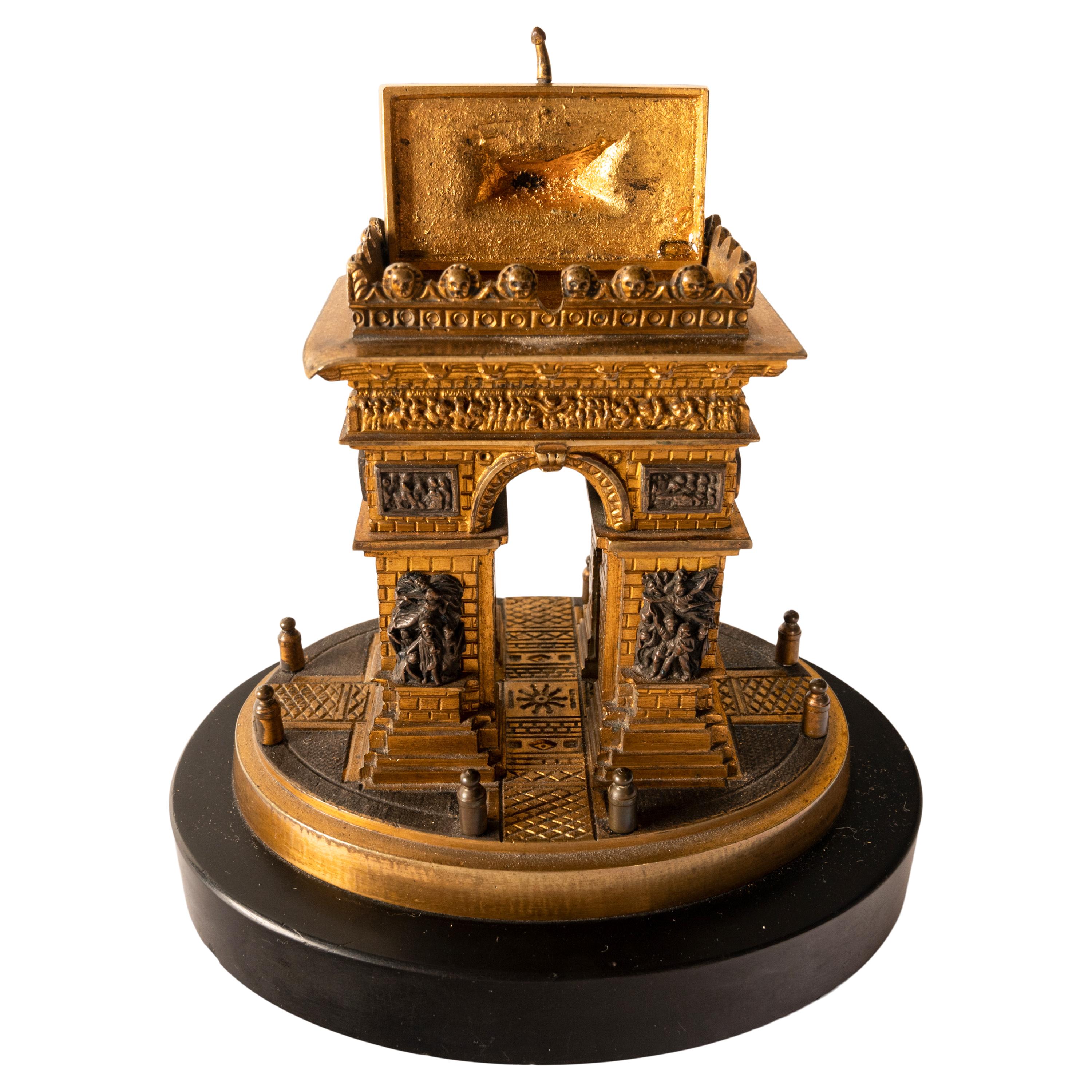 Ancien modèle architectural du Grand Tour français en bronze doré Arc de Triomphe 1825 en vente 1