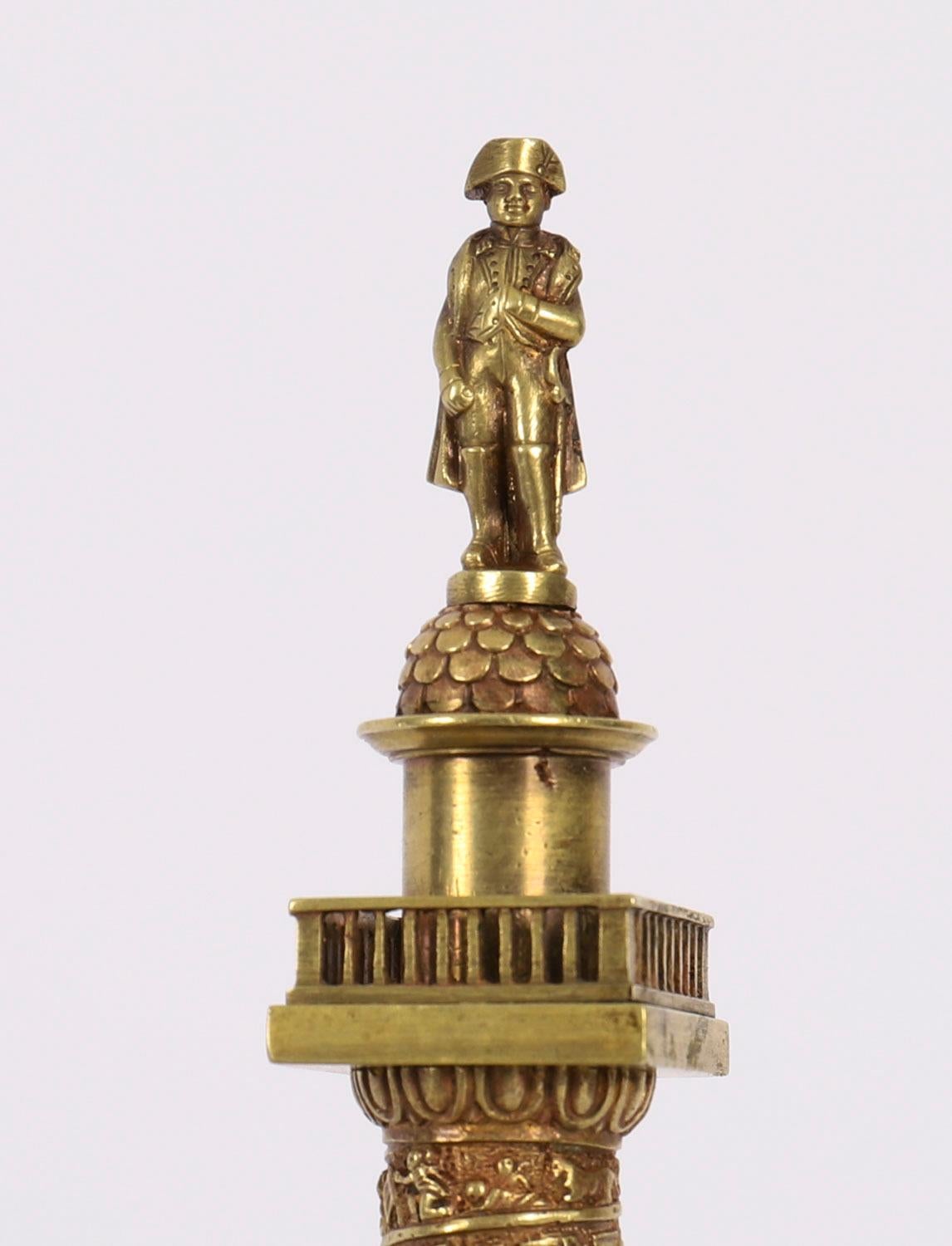 Antiquité française Grand Tour Modèle en bronze doré de la colonne Vendôme 19ème siècle Bon état - En vente à London, GB