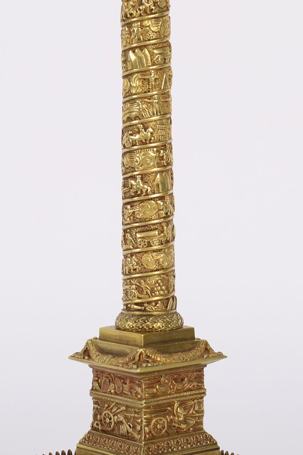 XIXe siècle Antiquité française Grand Tour Modèle en bronze doré de la colonne Vendôme 19ème siècle en vente