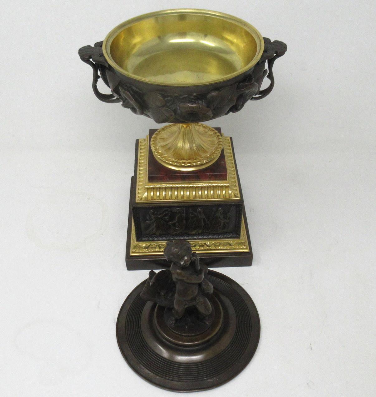 Ancien vase-urne Grand Tour français en bronze doré et marbre, centre de table, 19ème siècle en vente 4