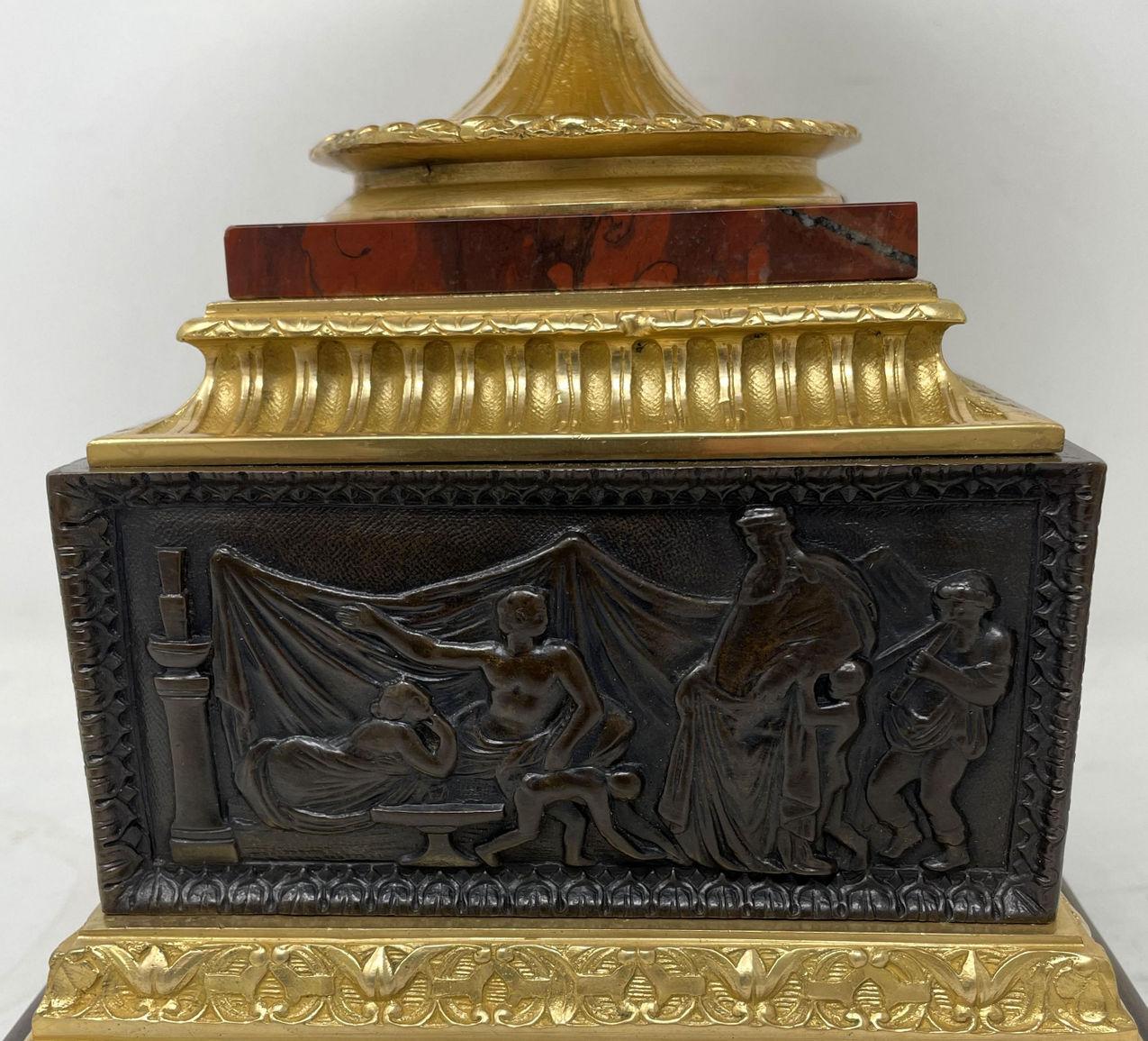 Ancien vase-urne Grand Tour français en bronze doré et marbre, centre de table, 19ème siècle Bon état - En vente à Dublin, Ireland
