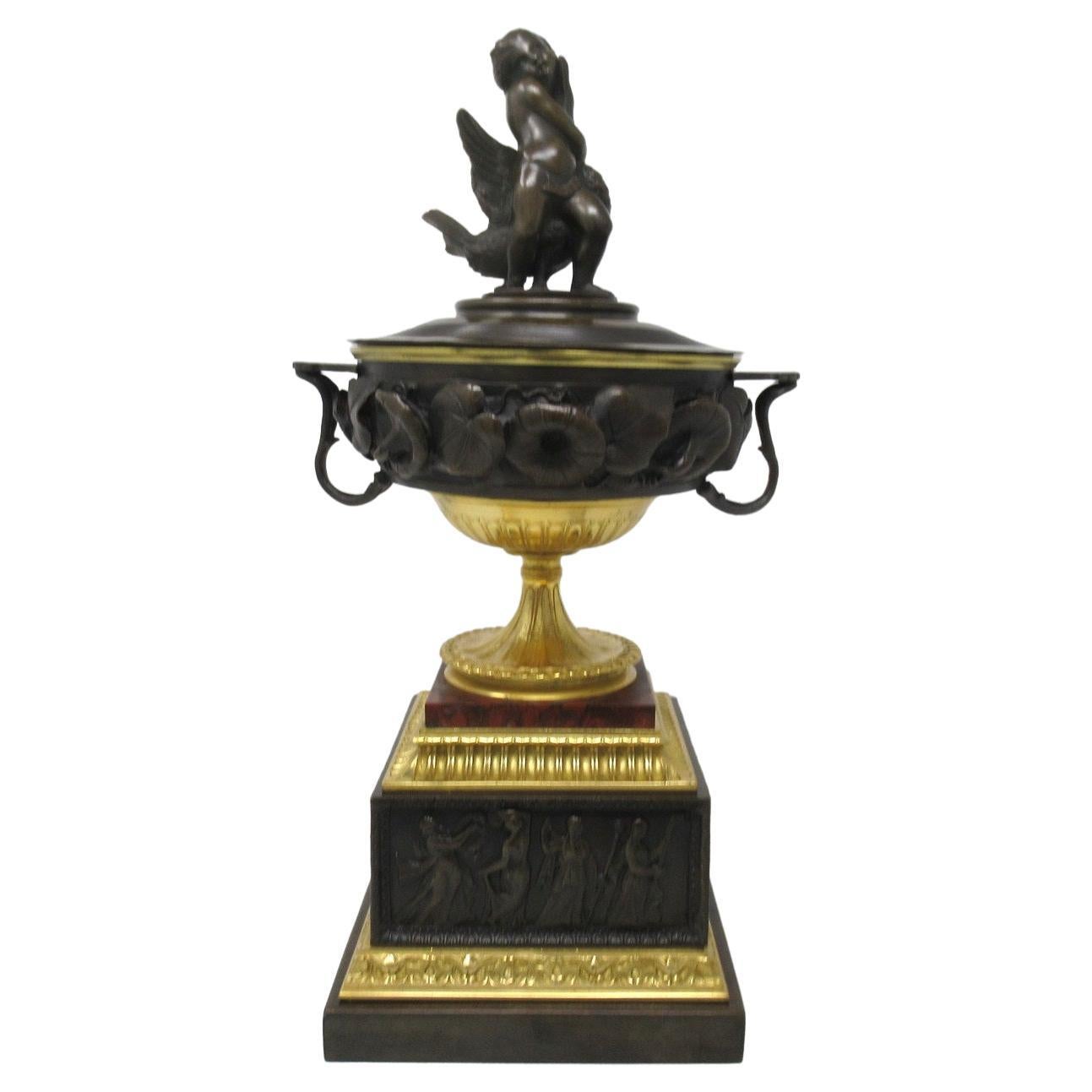 Ancien vase-urne Grand Tour français en bronze doré et marbre, centre de table, 19ème siècle