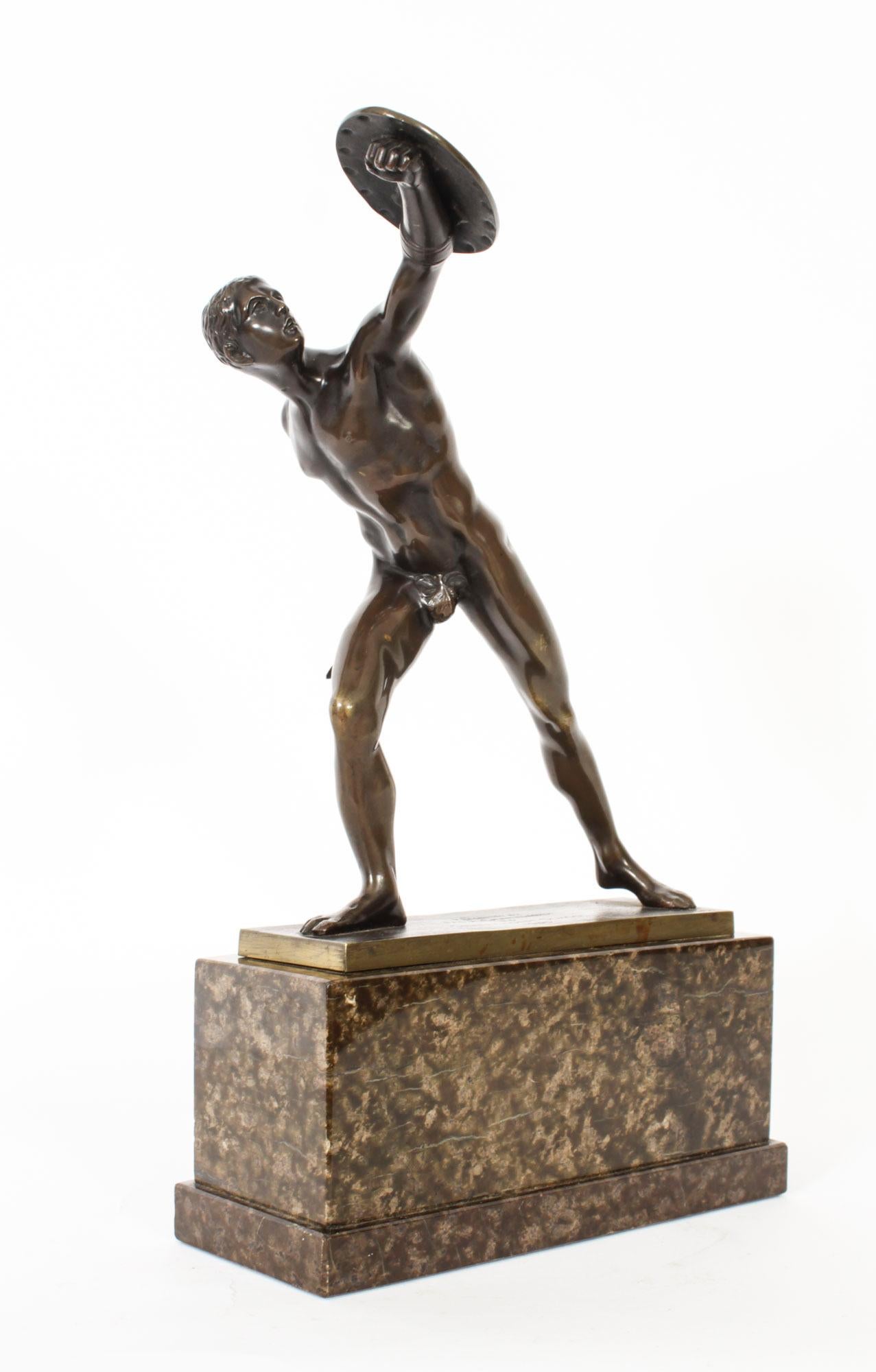 Français Modèle ancien de gladiateur Borghese en bronze doré du Grand Tour français en vente