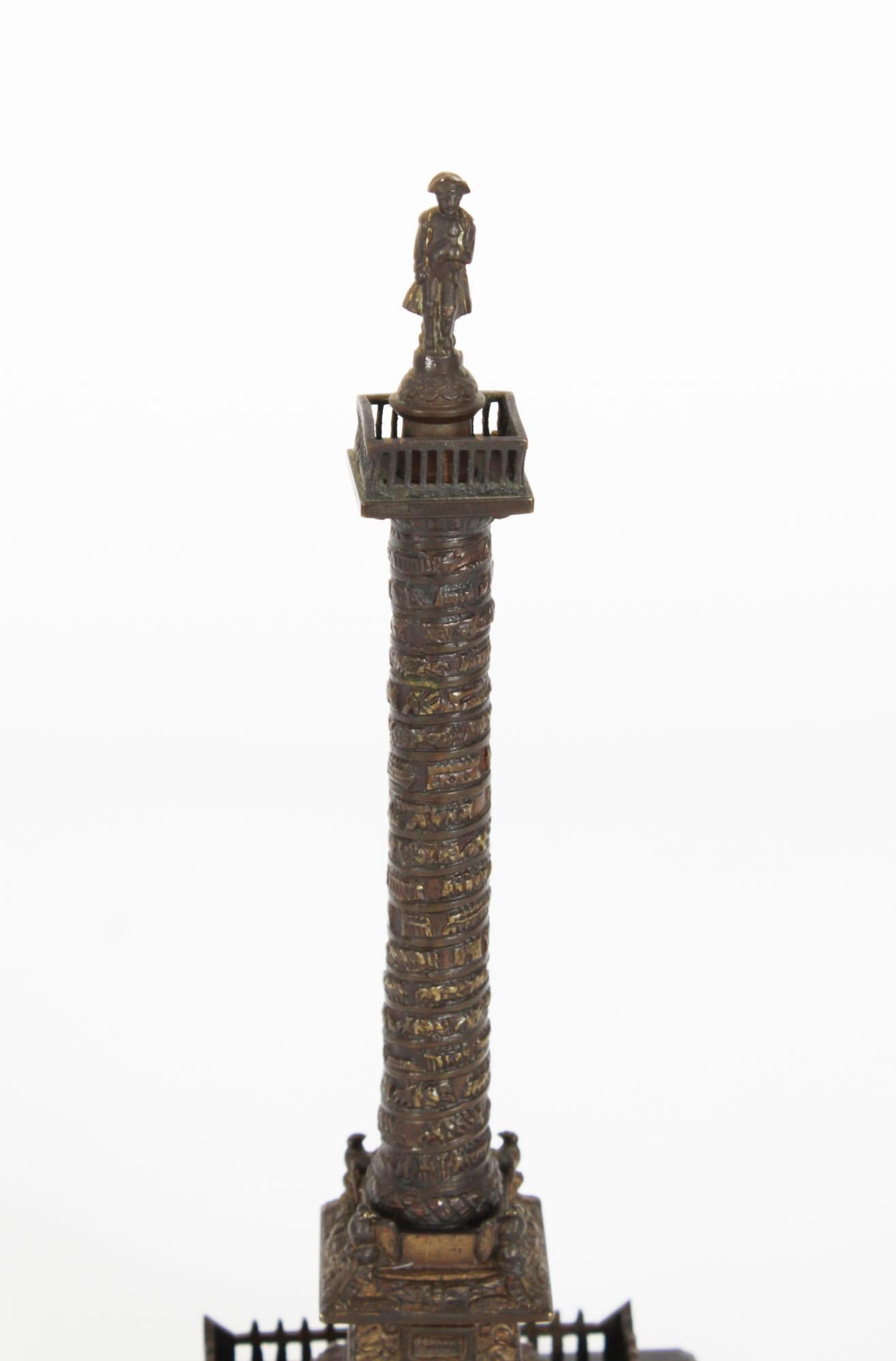 Fine XIX secolo Antique French Grand Tour Ormolu Bronze Model of Vendome Column del XIX secolo in vendita