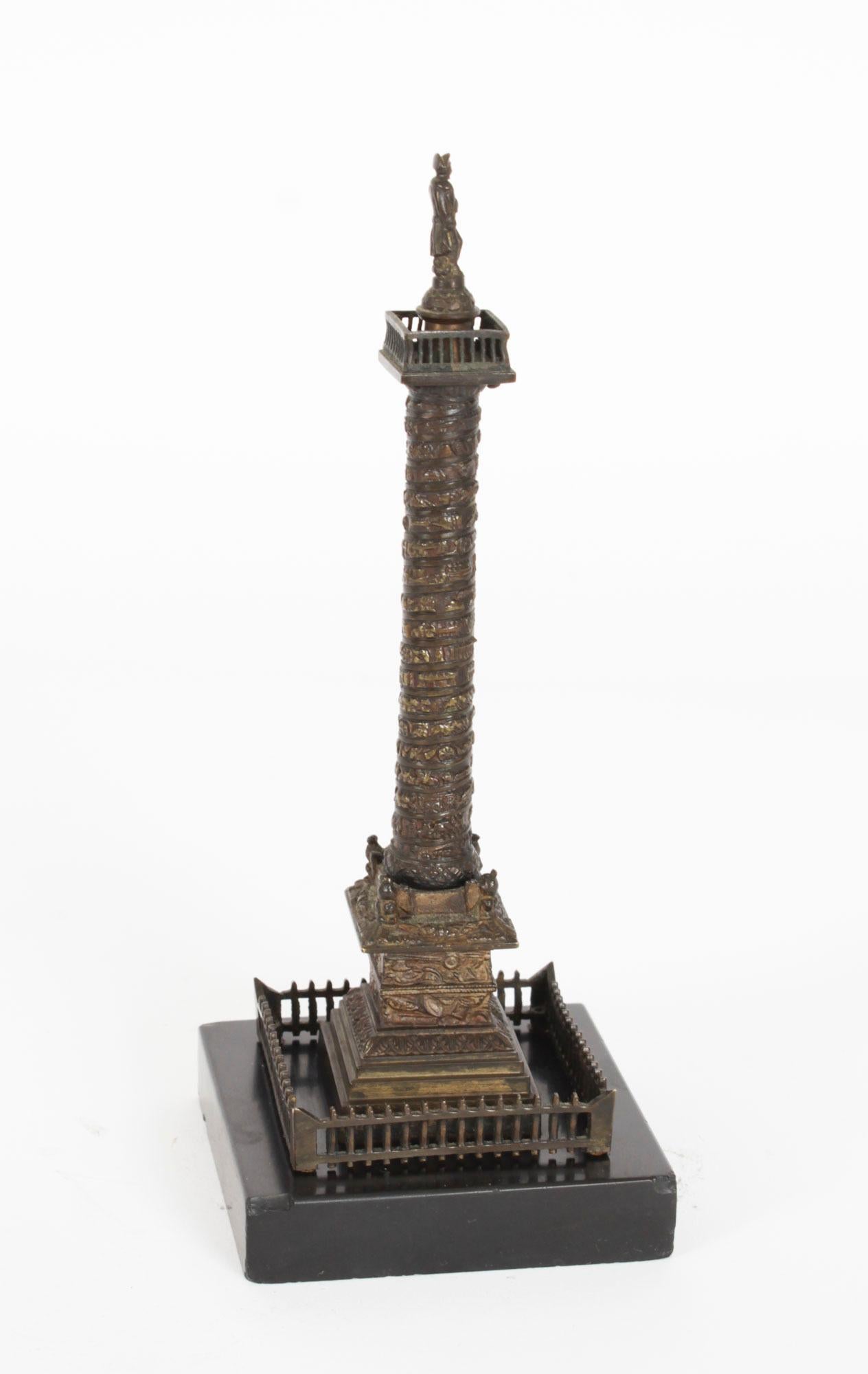 Antique French Grand Tour Ormolu Bronze Model of Vendome Column del XIX secolo in vendita 3
