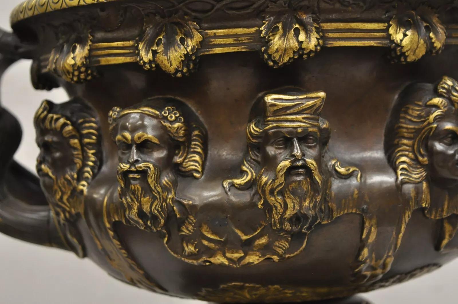 Antique French Grand Tour Patinated Bronze Barbedienne Paris Warwick Vase In condizioni buone in vendita a Philadelphia, PA