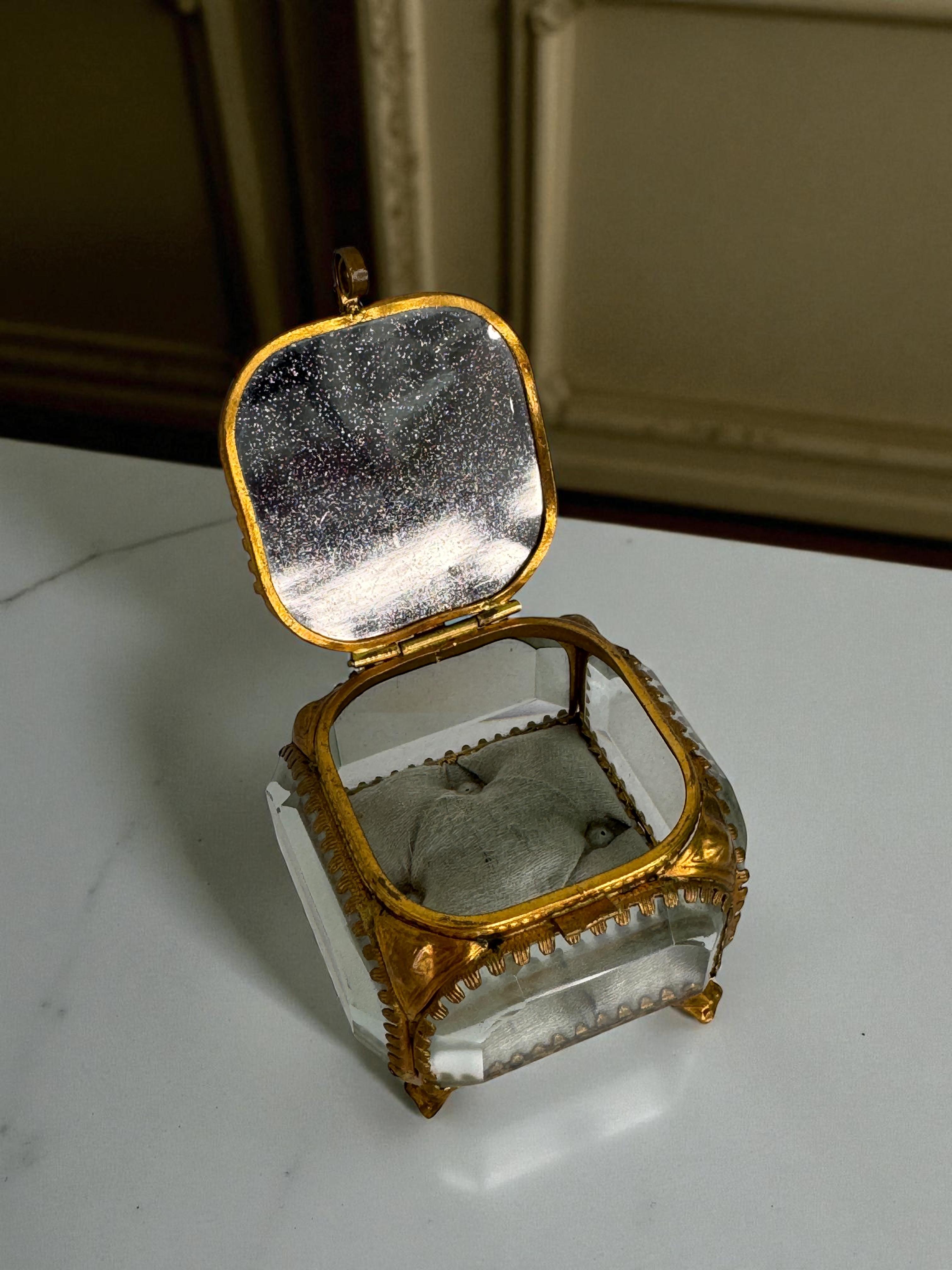 Antique French Grand Tour Souvenir Casket, Beveled Glass & Eglomise of Trocadero en vente 8