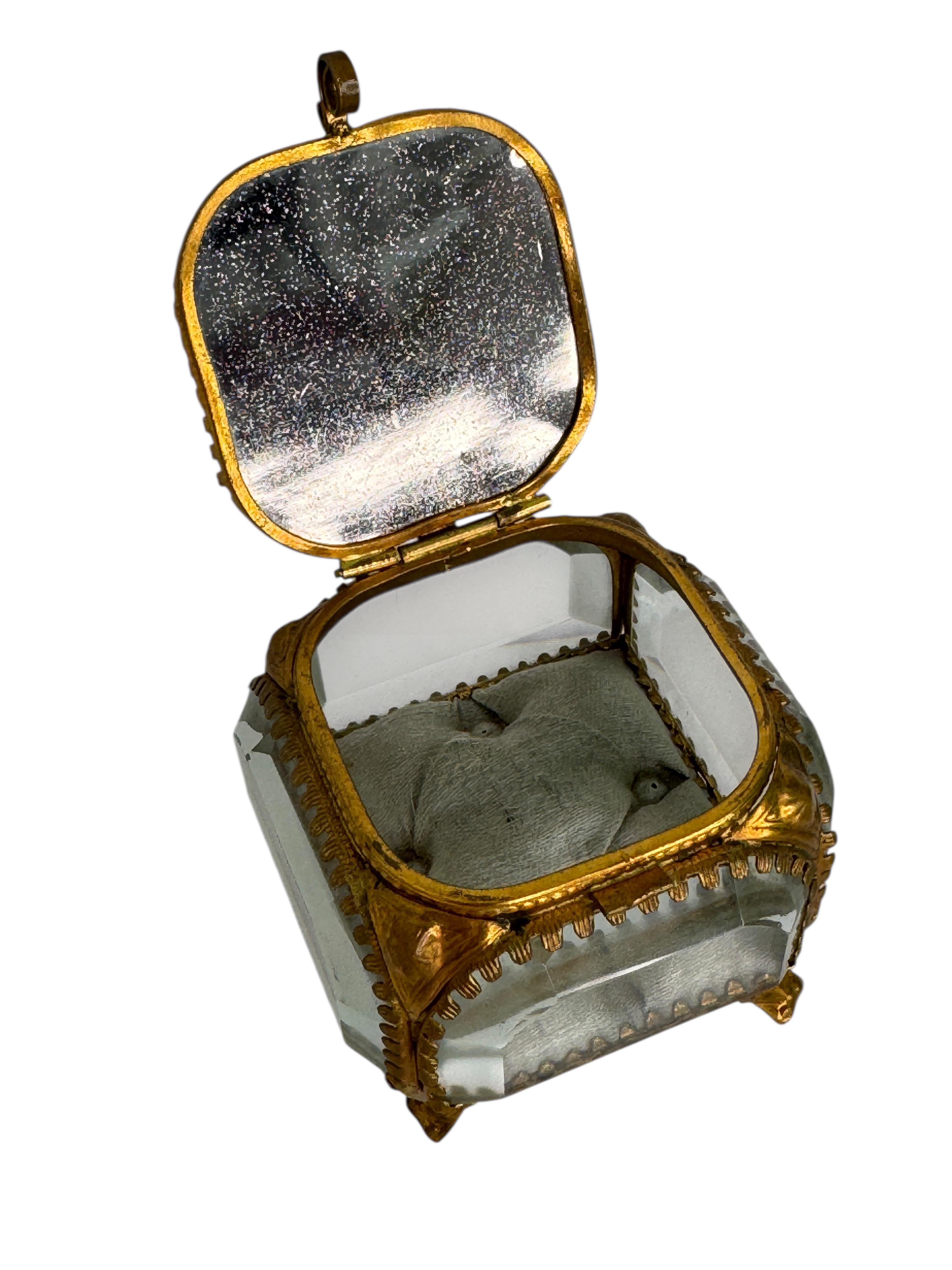Cristal Antique French Grand Tour Souvenir Casket, Beveled Glass & Eglomise of Trocadero en vente
