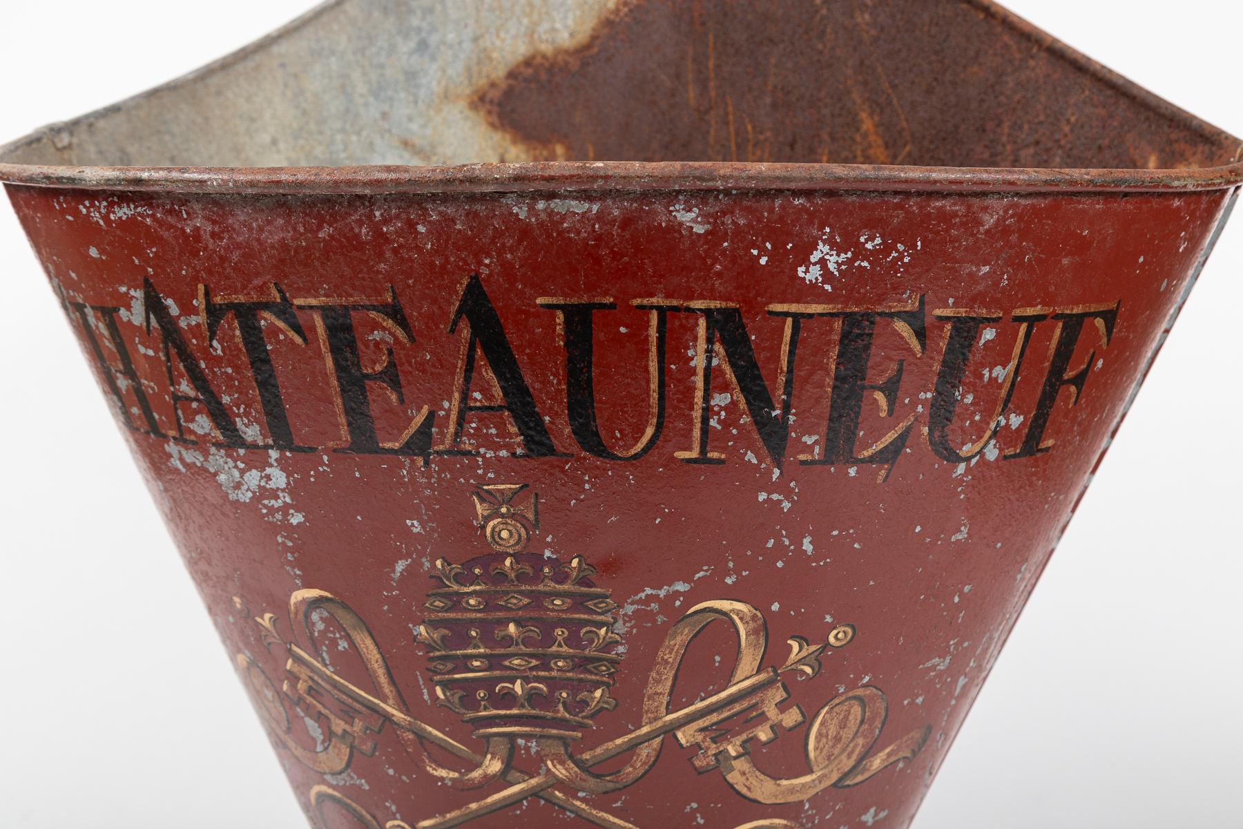 Antique French Grape Gathering Hod, Chateauneuf du Pape, inizio XX secolo in vendita 2