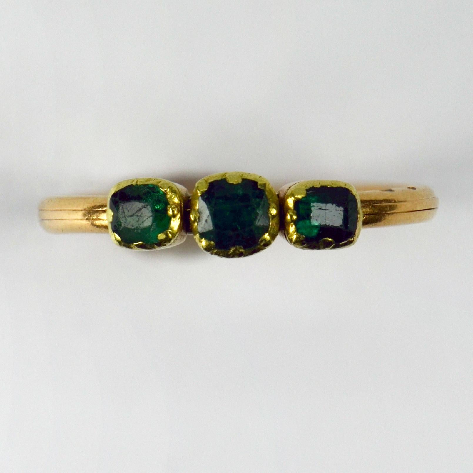 Antique French Green Emerald Yellow Gold Trinity Gimmel Fede Ring 5