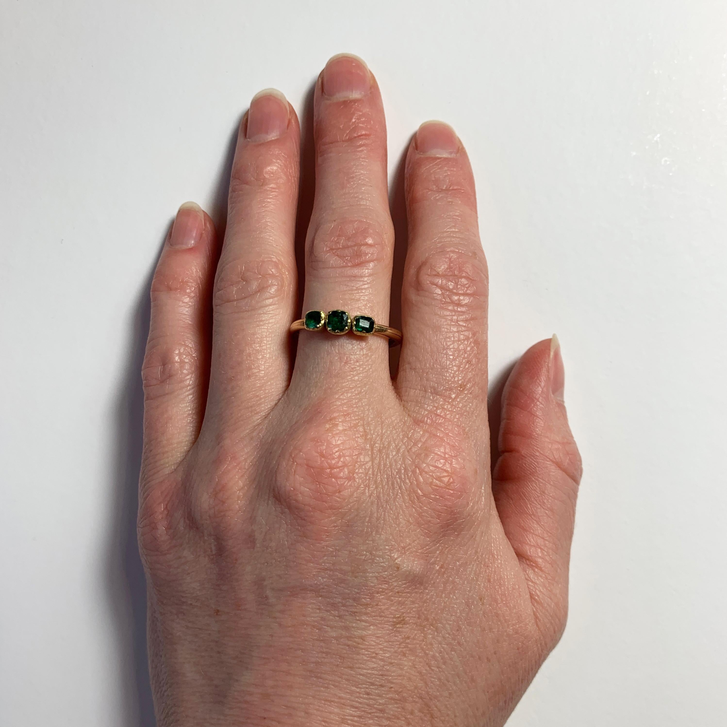 Antique French Green Emerald Yellow Gold Trinity Gimmel Fede Ring 8