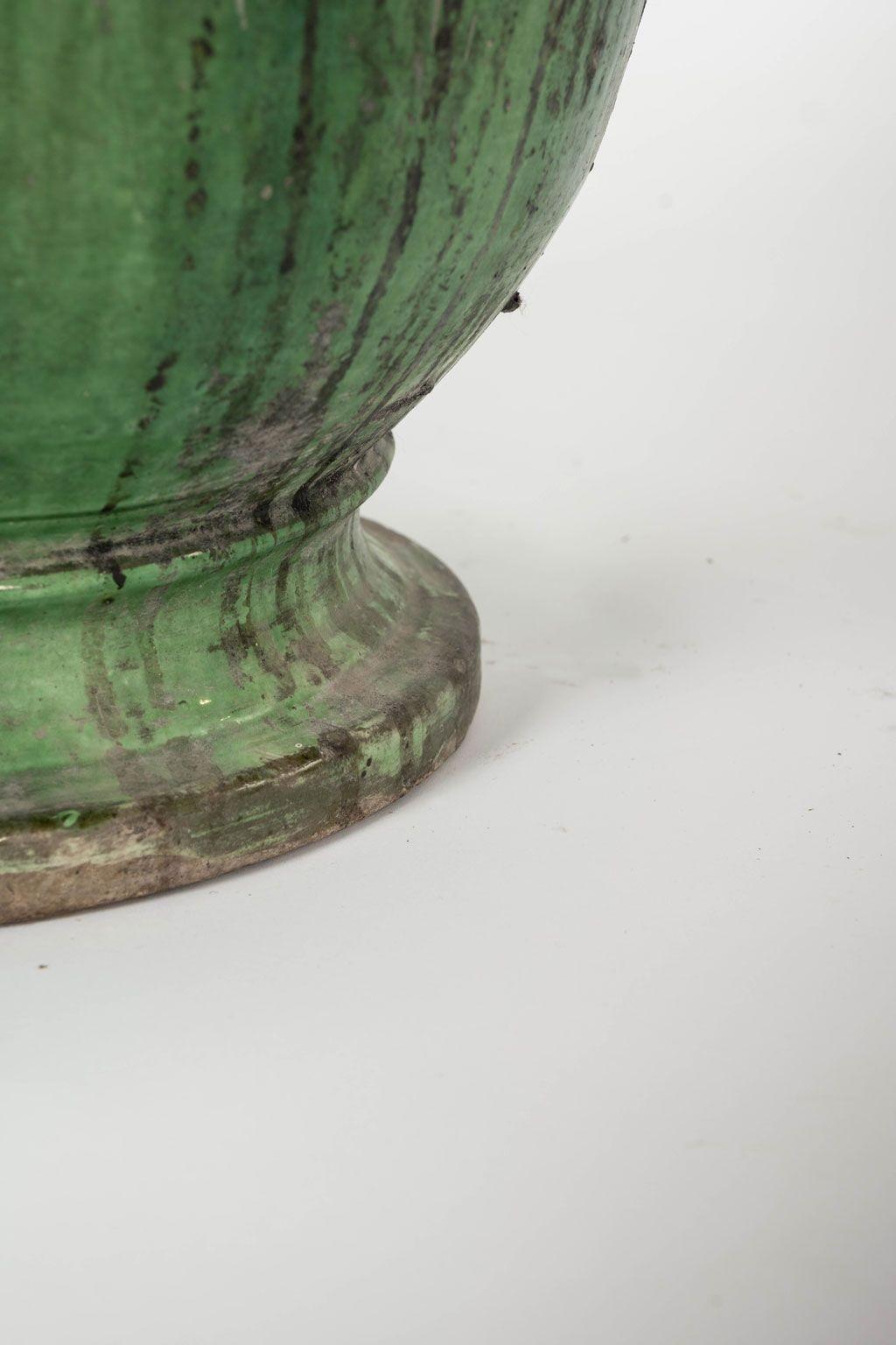 Cotto in fornace Antique French Greene & Greene, vaso di olivette smaltato in vendita