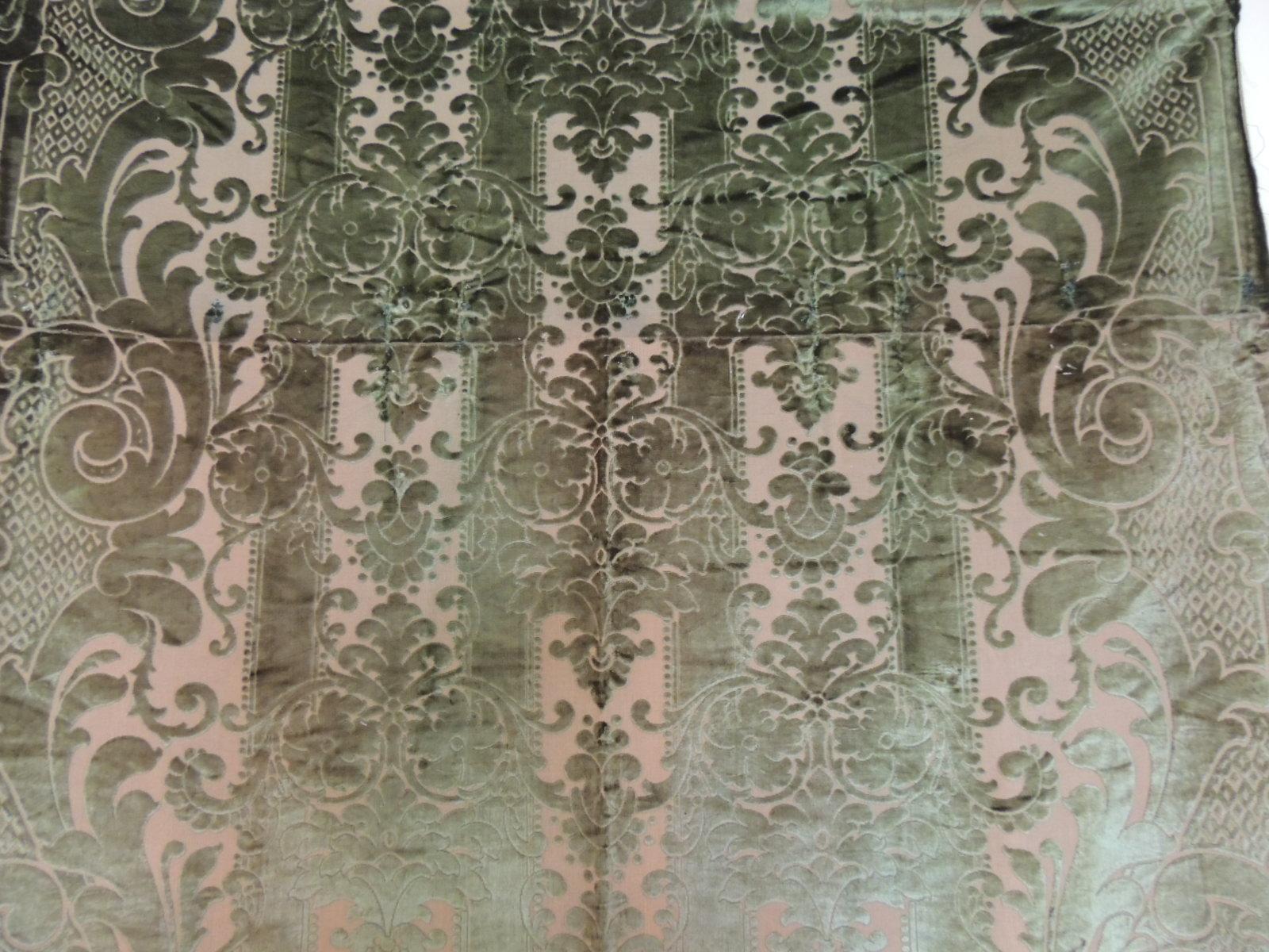 Antique French green silk velvet Gaufrage Drapery panel.
Ideal for upholstery pillows or curtains.
Size: 48.5