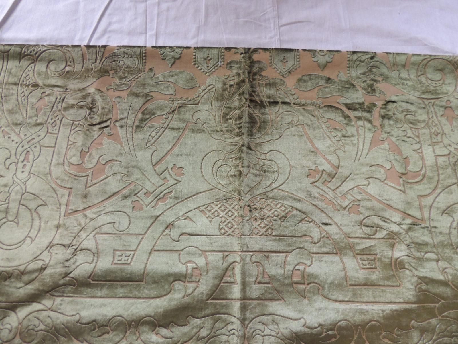 Antique French Green Silk Velvet Gaufrage Drapery Panel In Good Condition In Oakland Park, FL