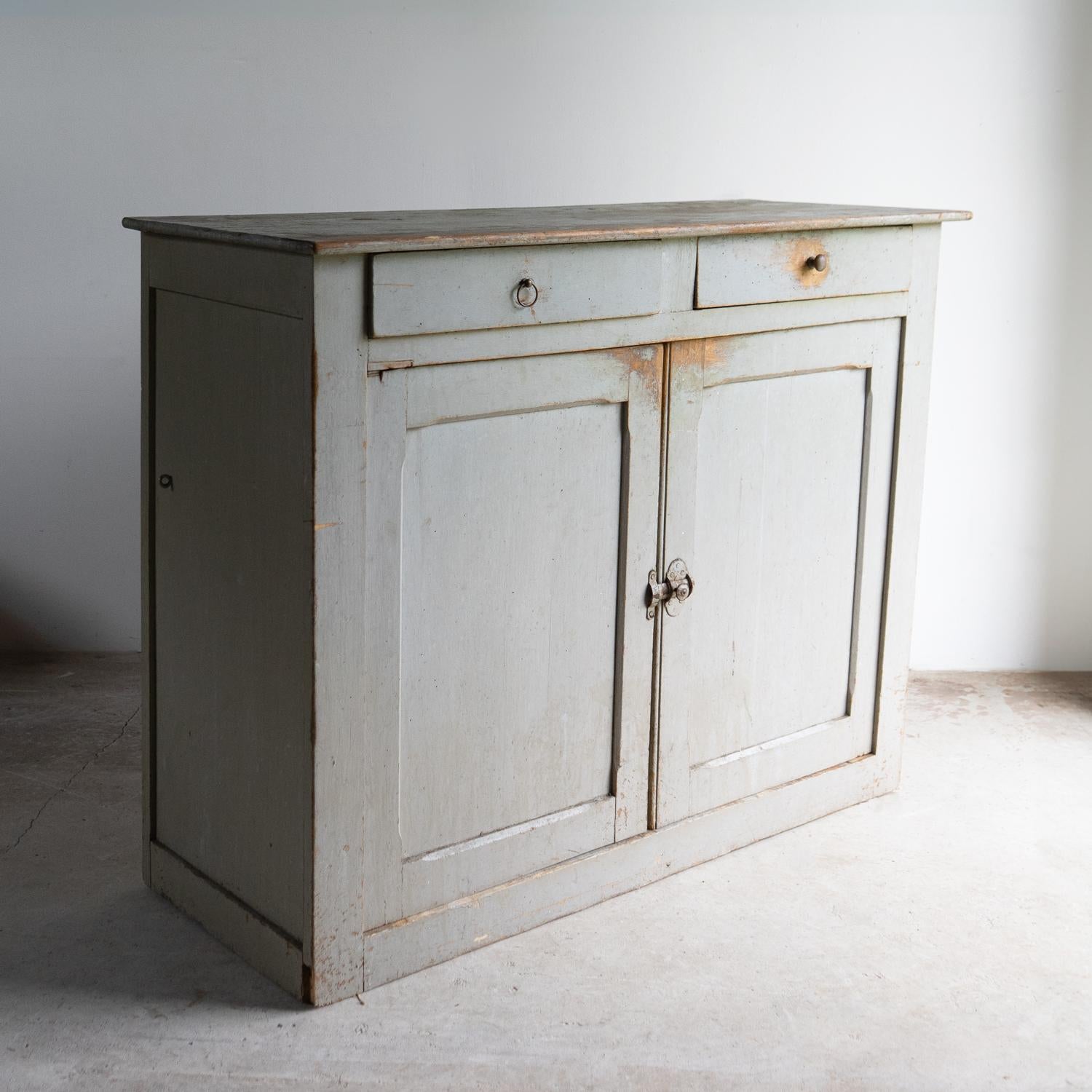 Ancien buffet français en noyer peint en gris, 19ème siècle en vente 1