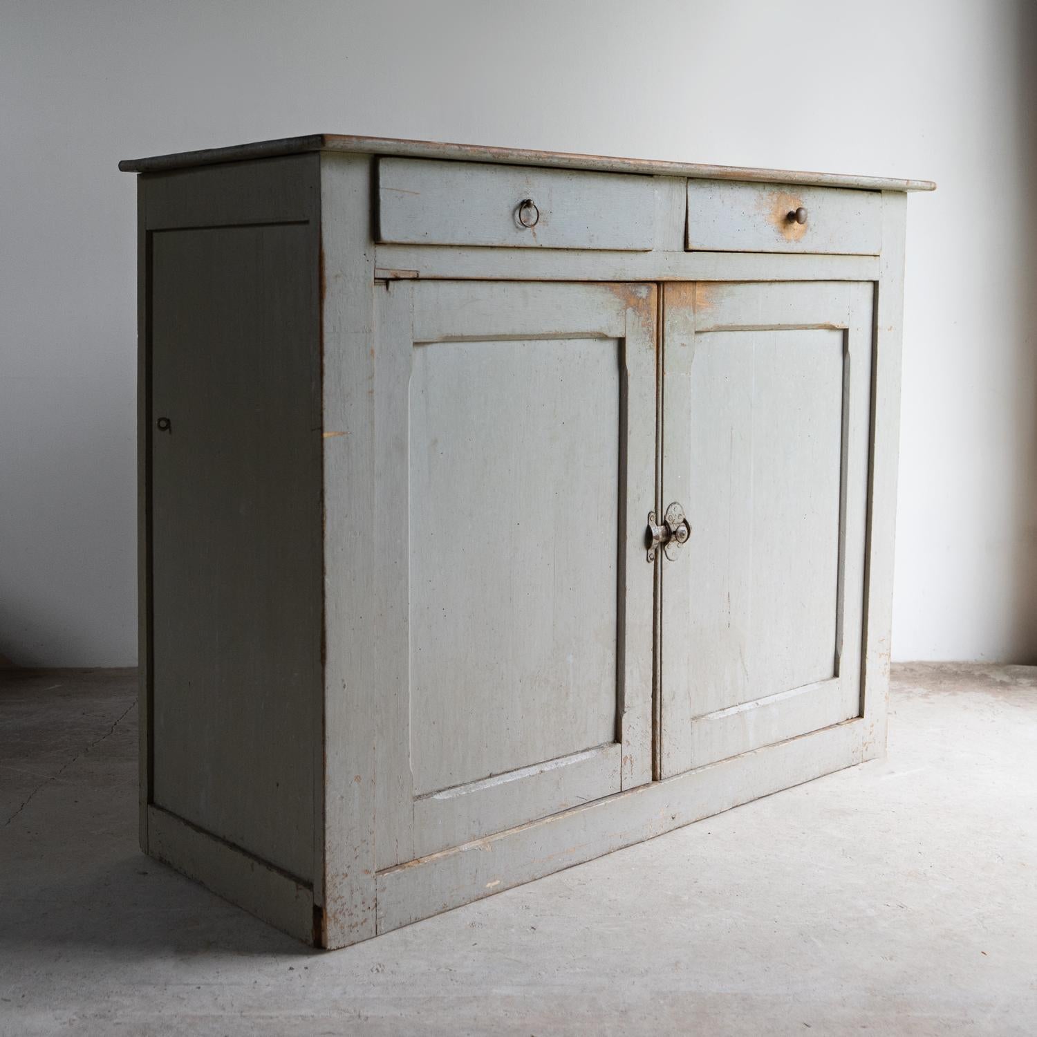 Antique French, mobile buffet in noce dipinto di grigio, 19° secolo in vendita 1