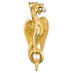 Antike französische Griffin-Brosche aus 18 Karat Gold