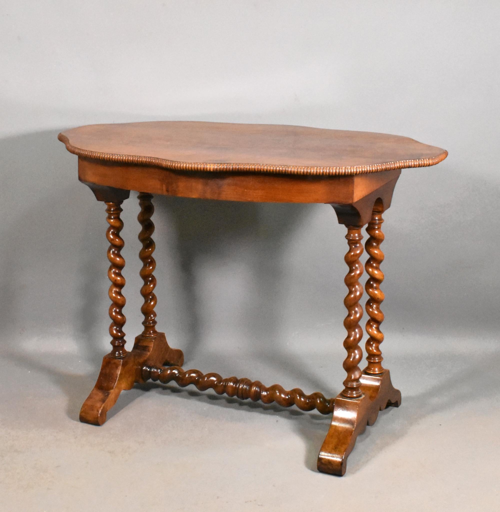 Antique French Gueridon Centre Table in Walnut For Sale 7
