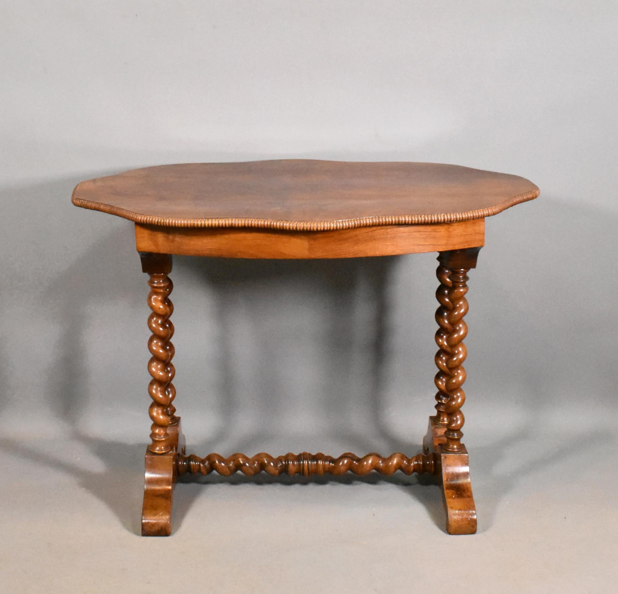 Lucidato Antique French Gueridon Tavolo da Centro in Noce in vendita