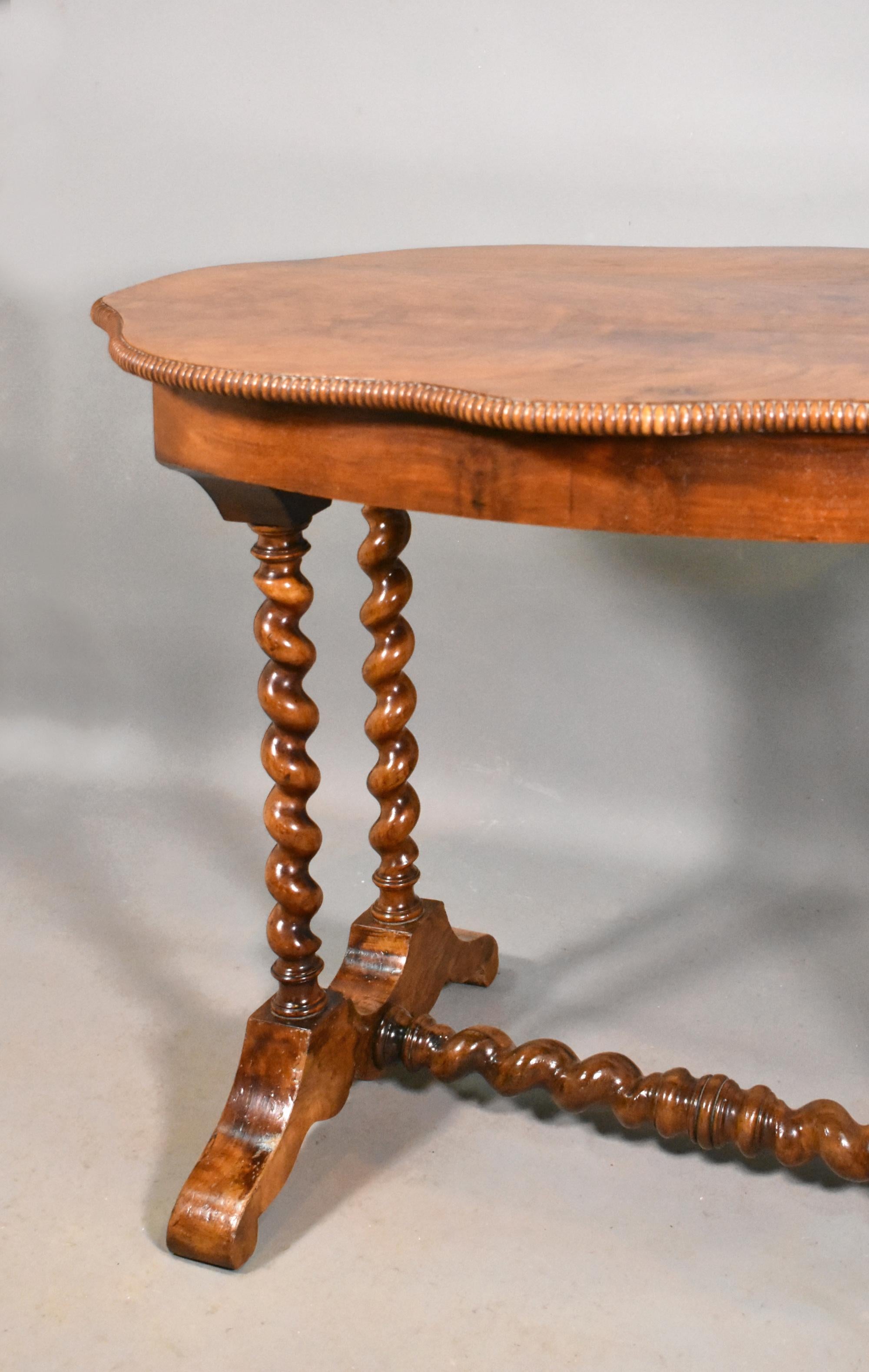 Antique French Gueridon Centre Table in Walnut For Sale 4