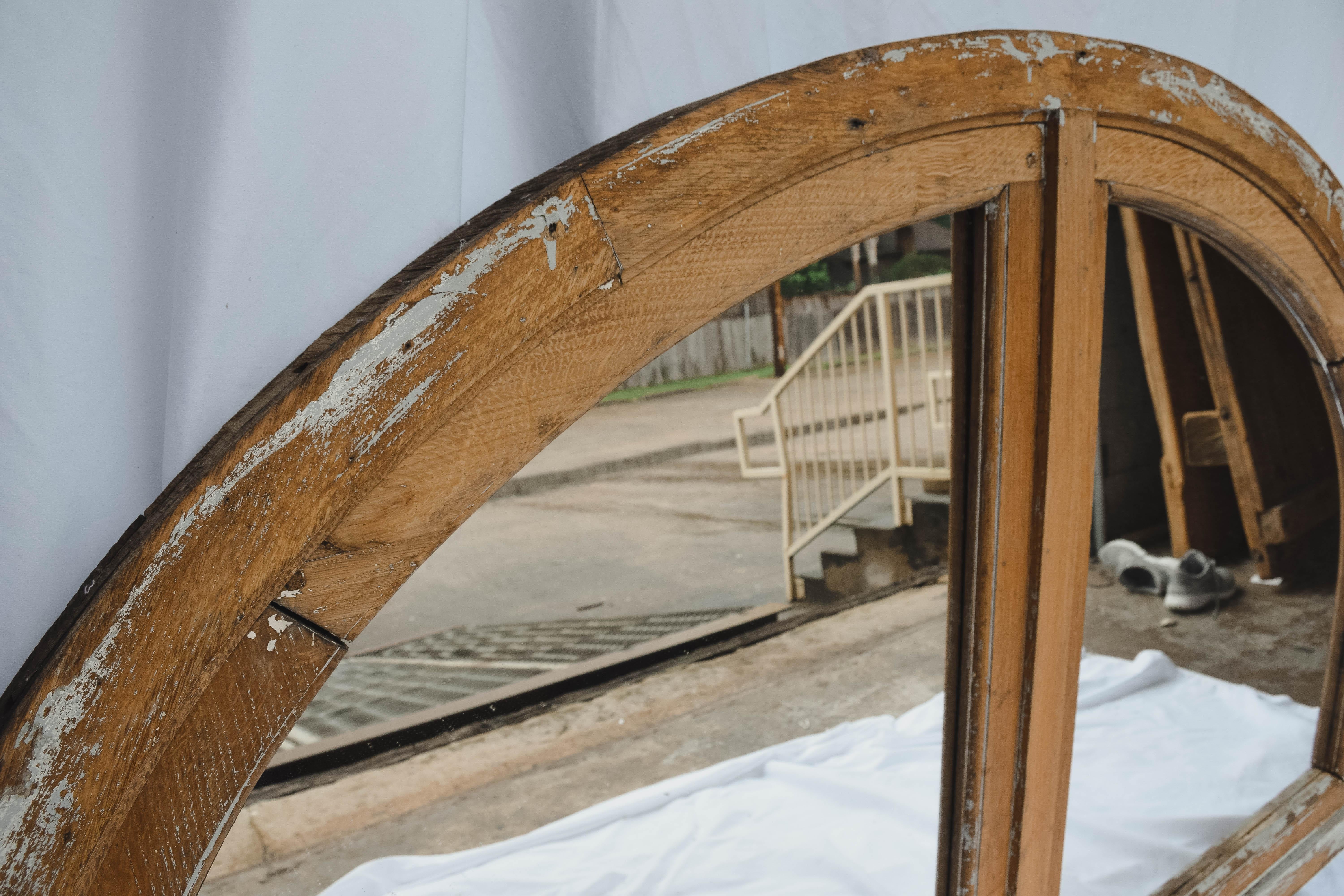 Antiker französischer halbrunder Fensterkasten/Spiegel (19. Jahrhundert)